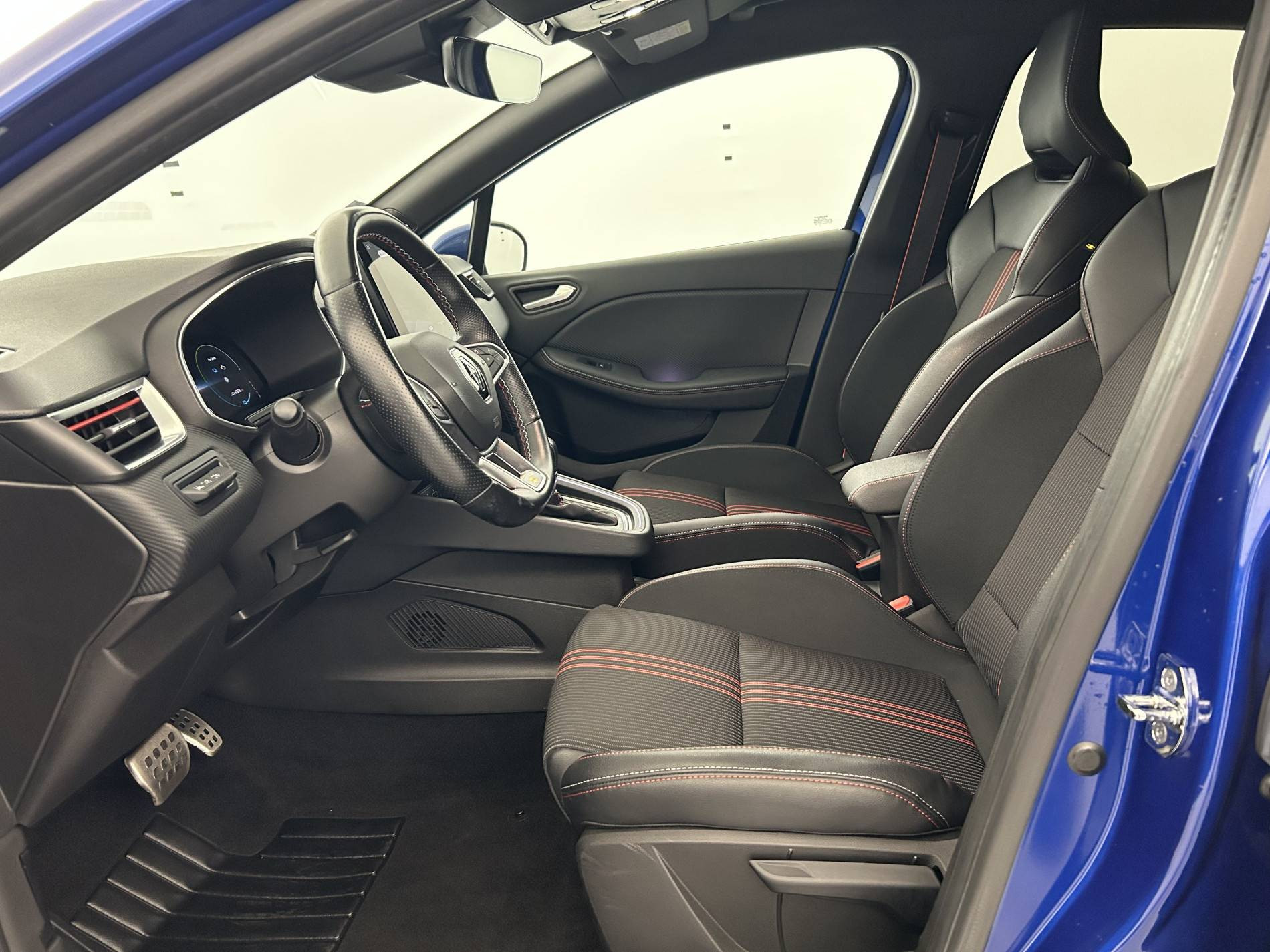 Vente en ligne Renault Clio 5 Clio E-Tech 140 - 21N au prix de 17 790 €