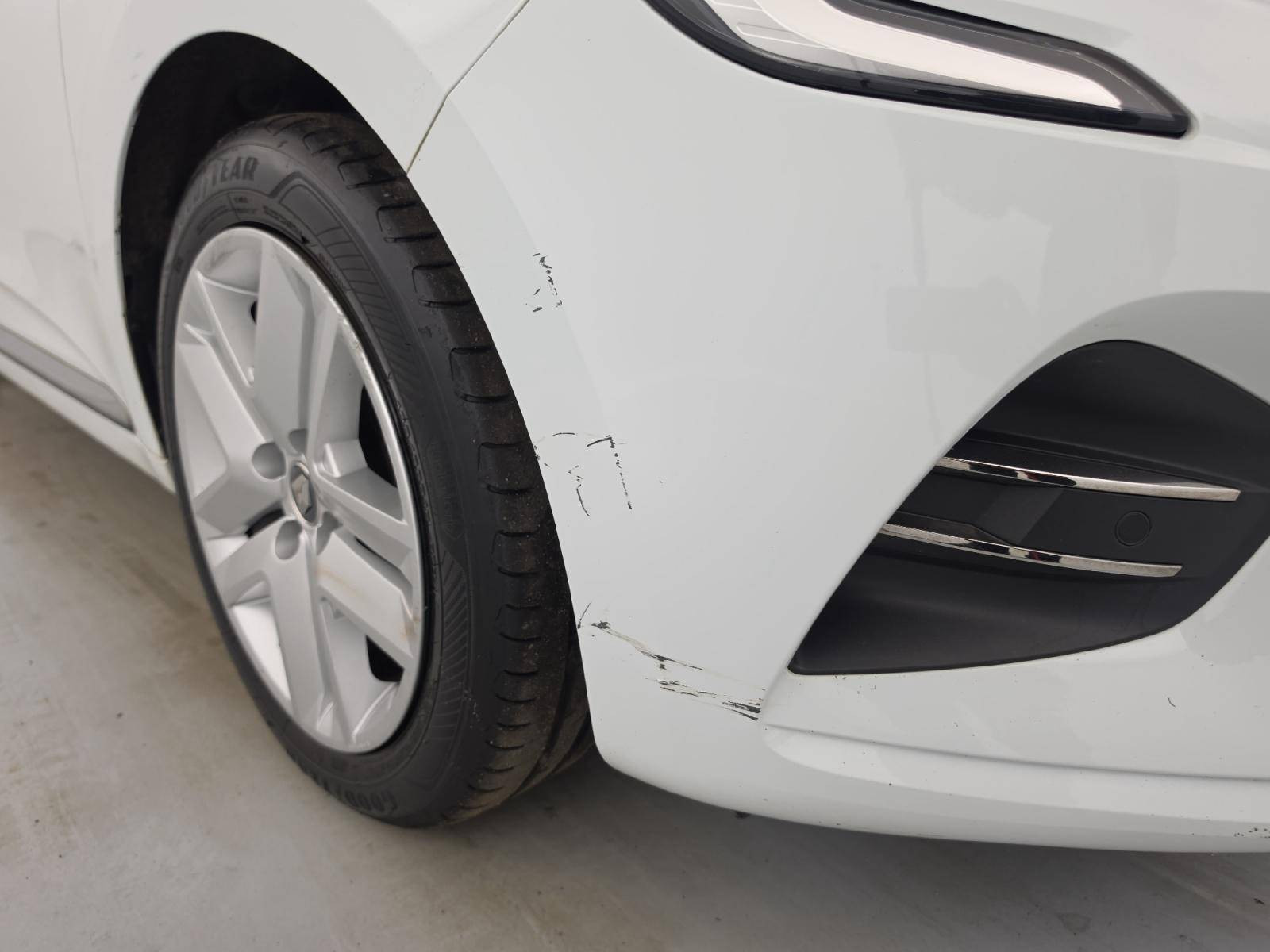Vente en ligne Renault Clio 5 Clio E-Tech 140 au prix de 13 990 €