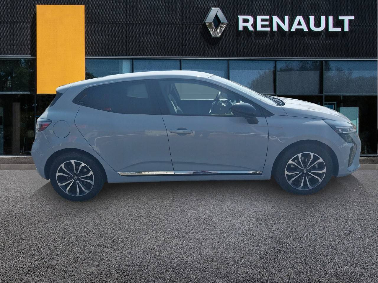 Vente en ligne Renault Clio 5 Clio E-Tech full hybrid 145 au prix de 16 990 €