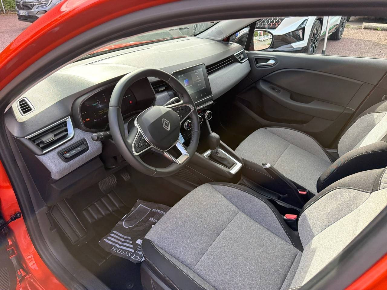 Vente en ligne Renault Clio 5 Clio E-Tech full hybrid 145 ch GSR2 au prix de 17 590 €