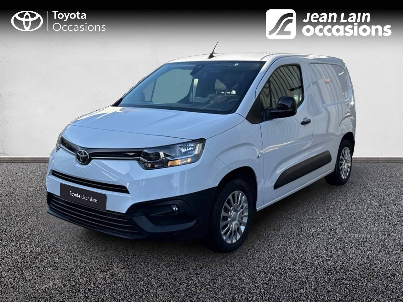 Vente en ligne TOYOTA PROACE CITY VERSO RC23 Proace City Verso Medium 1.2L 110 VVT-i BVM6 Dynamic de 2024 au prix de 16 990 €