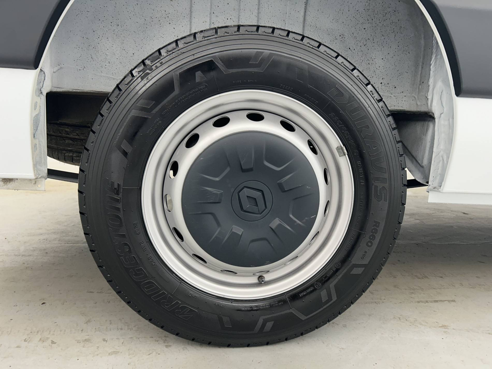 Vente en ligne Renault Master Fourgon MASTER FGN TRAC F3500 L2H2 BLUE DCI 135 au prix de 24 990 €