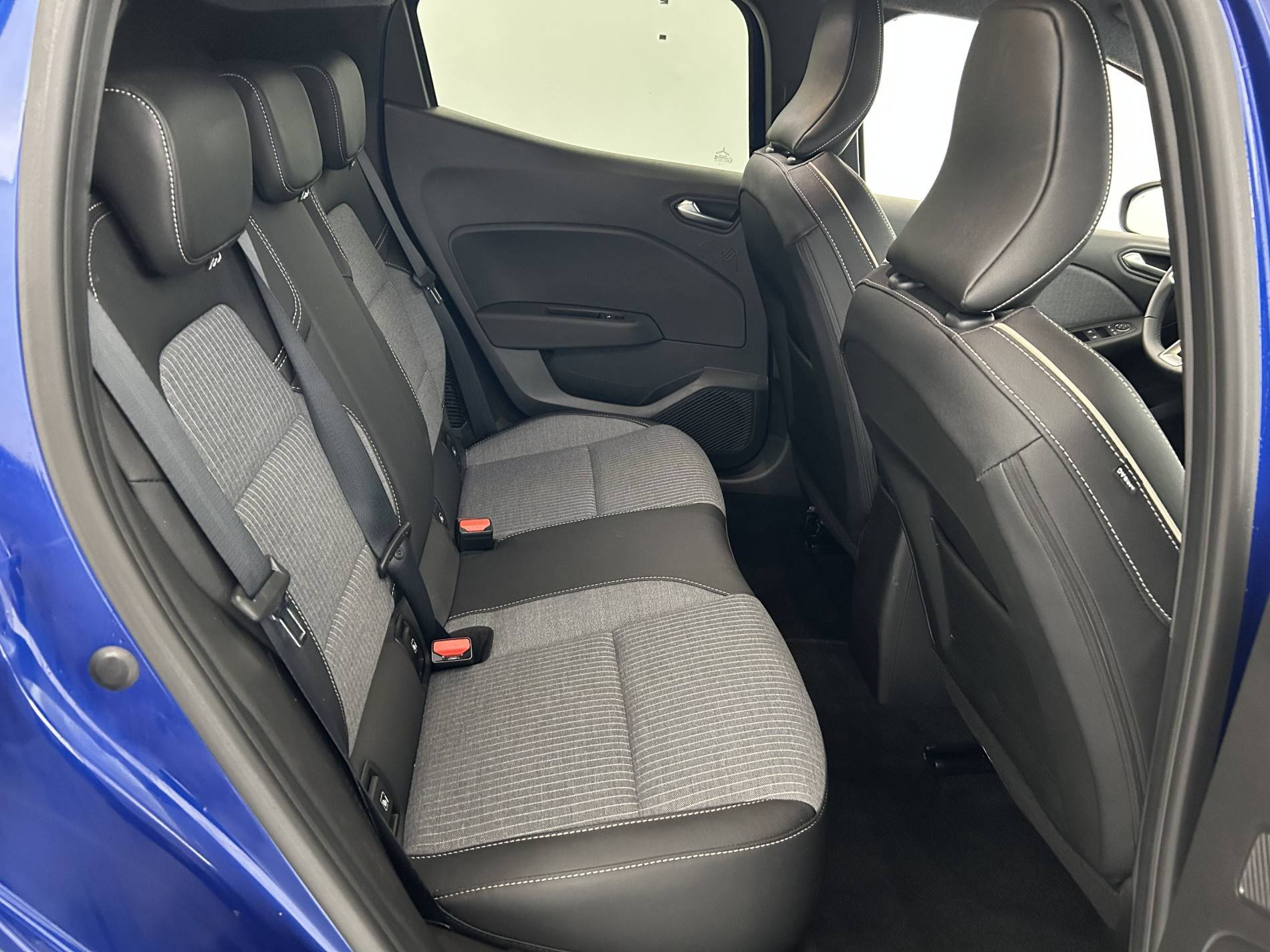 Vente en ligne Renault Clio 5 Clio E-Tech full hybrid 145 ch GSR2 au prix de 20 990 €