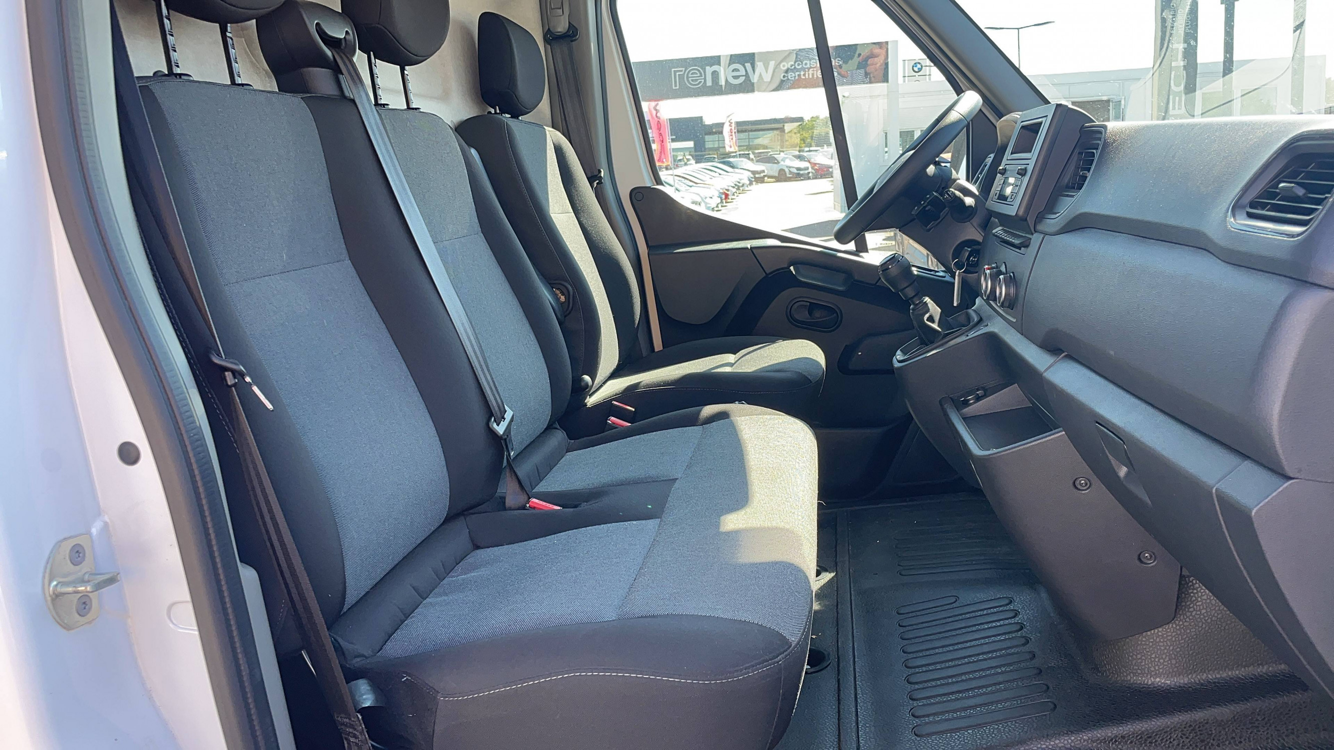 Vente en ligne Renault Master Fourgon MASTER FGN TRAC F3500 L3H3 BLUE DCI 135 au prix de 25 700 €