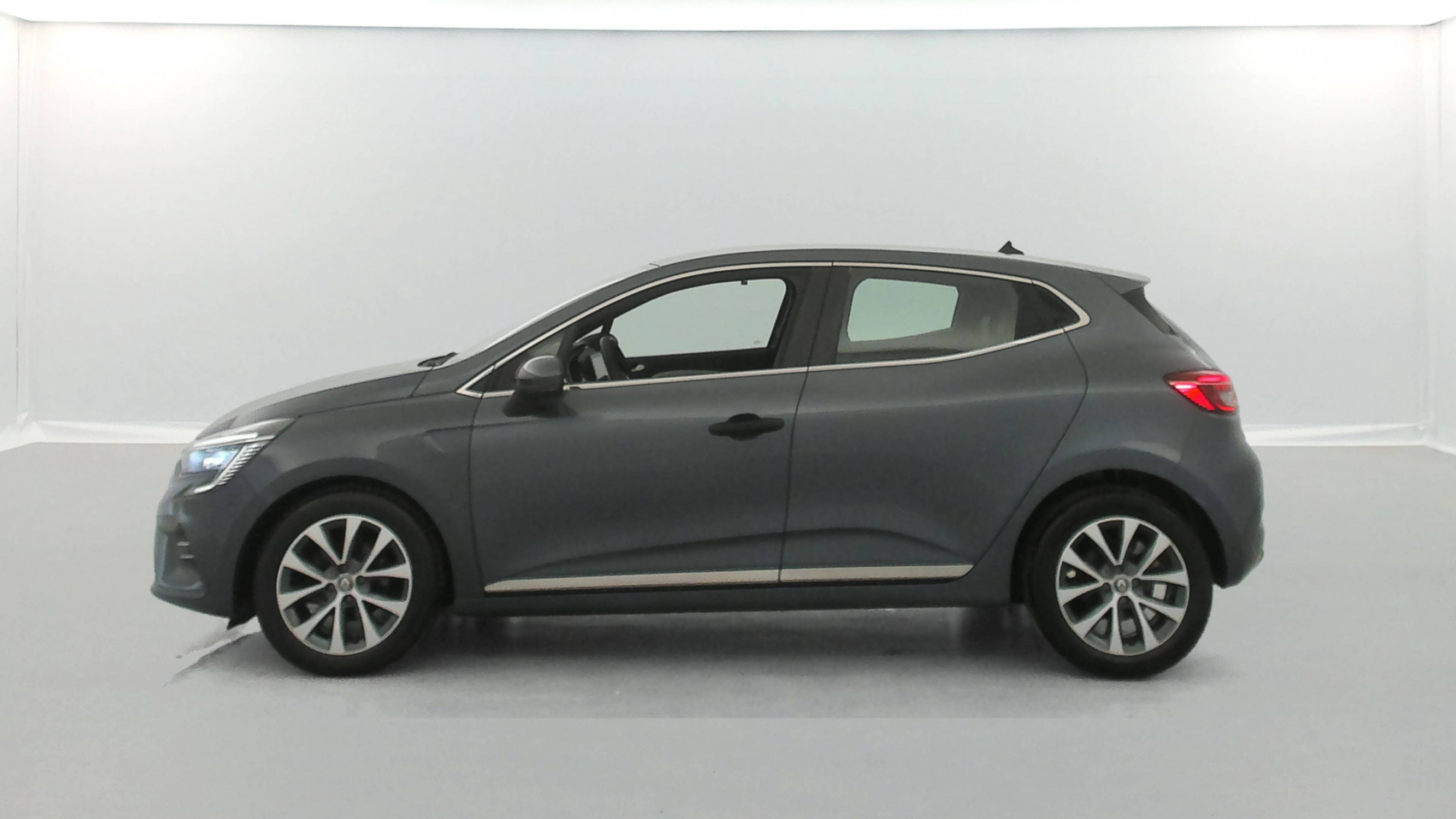 Vente en ligne Renault Clio 5 Clio TCe 90 - 21 au prix de 13 890 €