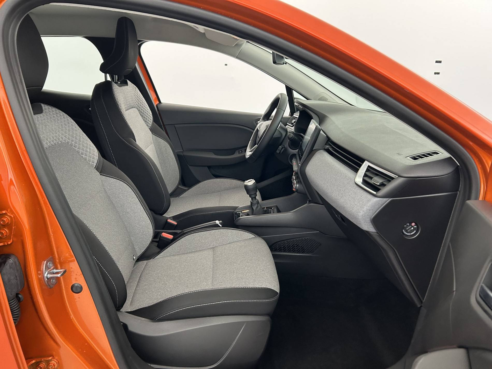 Vente en ligne Renault Clio 5 Clio Eco-G 100 ch GSR2 au prix de 16 290 €