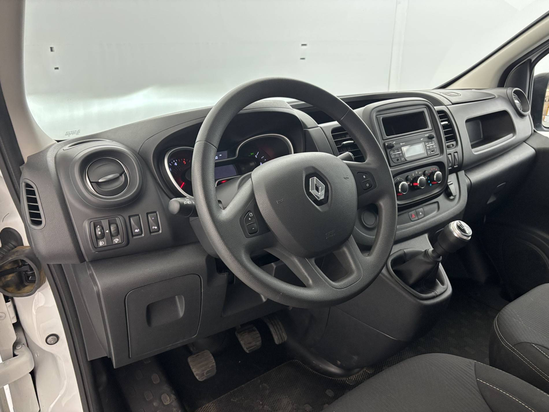 Vente en ligne Renault Trafic 3 Fourgon TRAFIC FGN L2H1 1300 KG DCI 120 au prix de 18 490 €