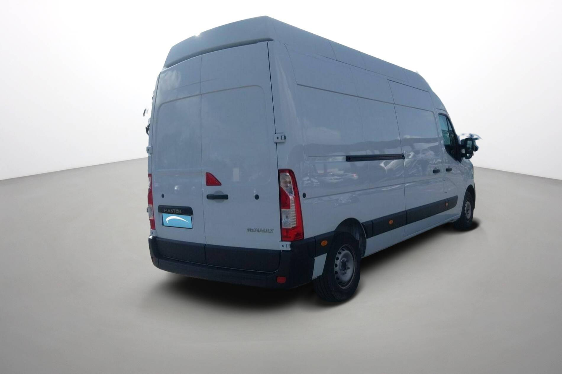 Vente en ligne Renault Master Fourgon MASTER FGN TRAC F3500 L3H3 BLUE DCI 135 au prix de 28 790 €
