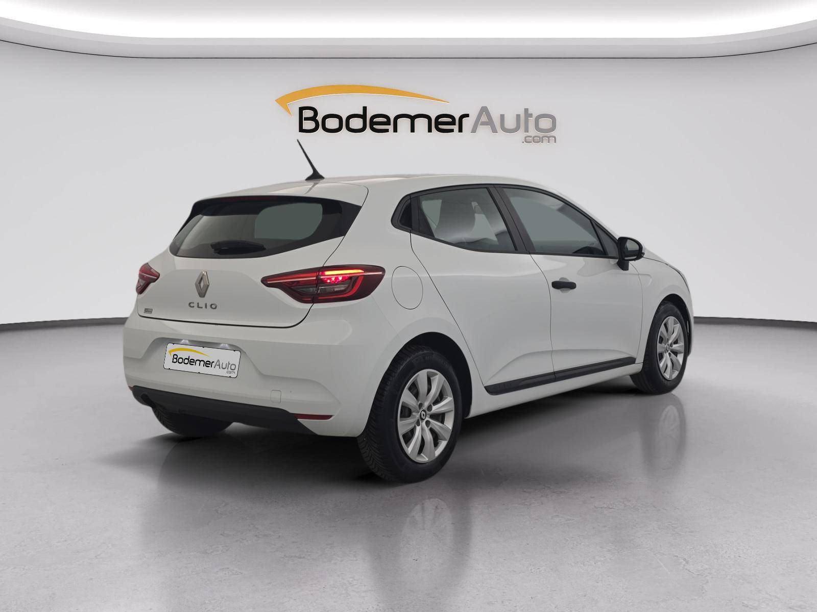 Vente en ligne Renault Clio 5 CLIO SOCIETE BLUE DCI 100 - 21N au prix de 11 990 €