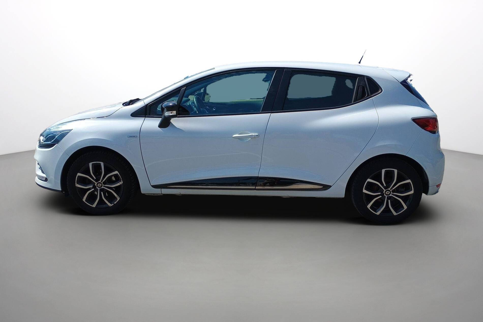 Vente en ligne Renault Clio 4 Clio TCe 75 E6C au prix de 9 790 €