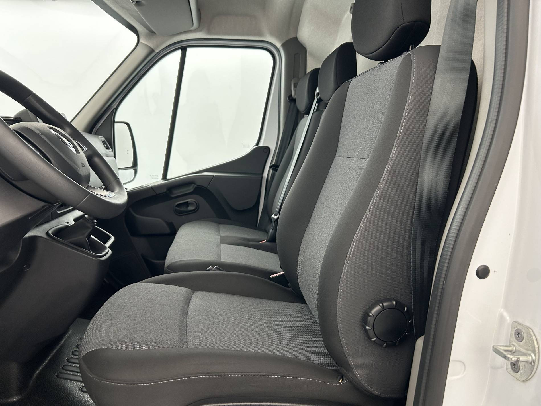 Vente en ligne Renault Master Fourgon MASTER FGN TRAC F3500 L2H2 BLUE DCI 135 au prix de 25 990 €