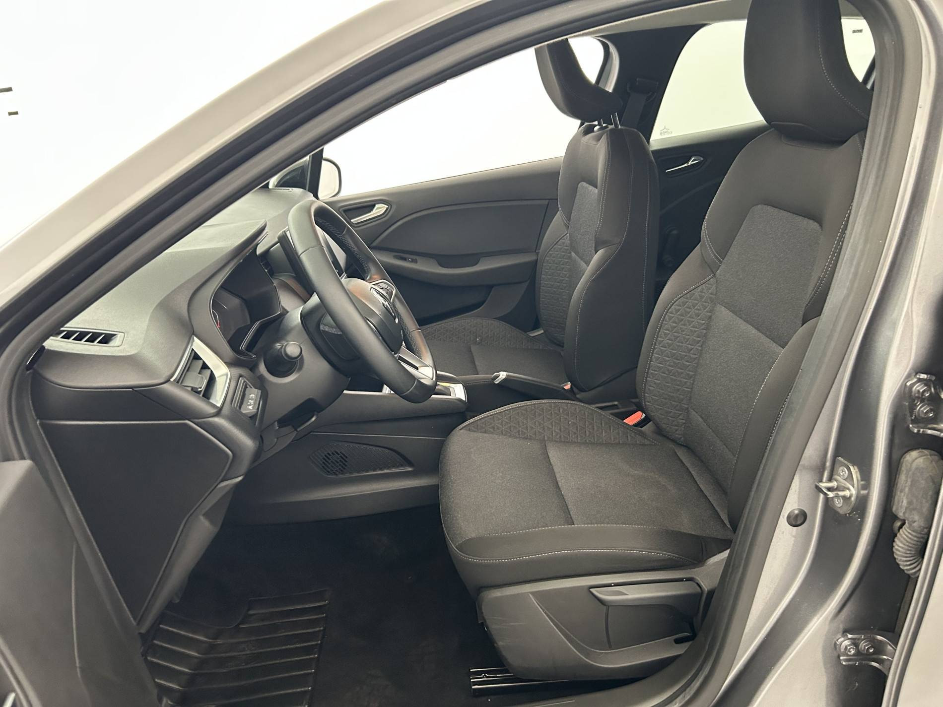Vente en ligne Renault Clio 5 Clio E-Tech full hybrid 145 au prix de 16 490 €