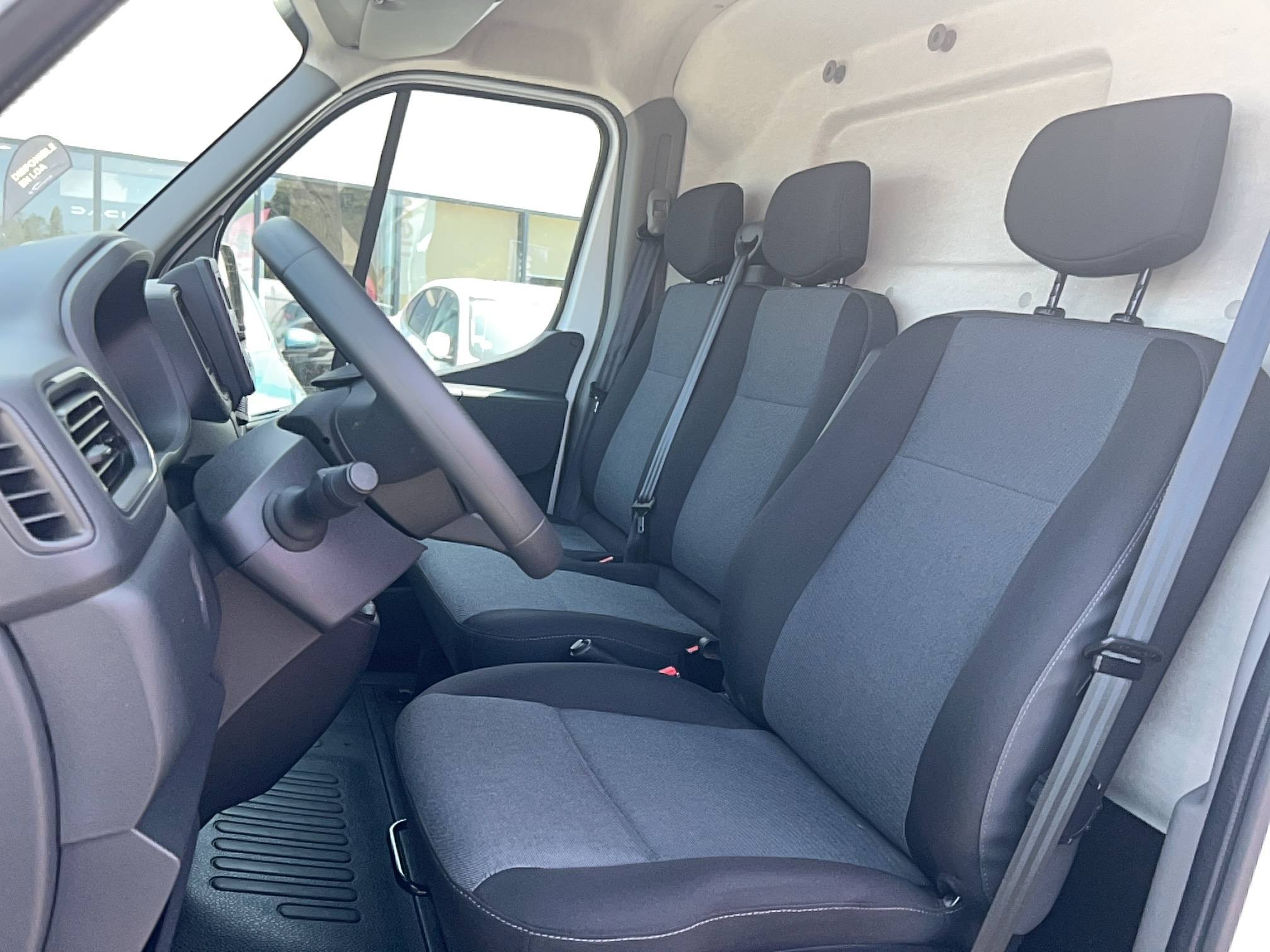 Vente en ligne Renault Master Fourgon MASTER FGN TRAC F3500 L2H2 BLUE DCI 135 au prix de 22 990 €