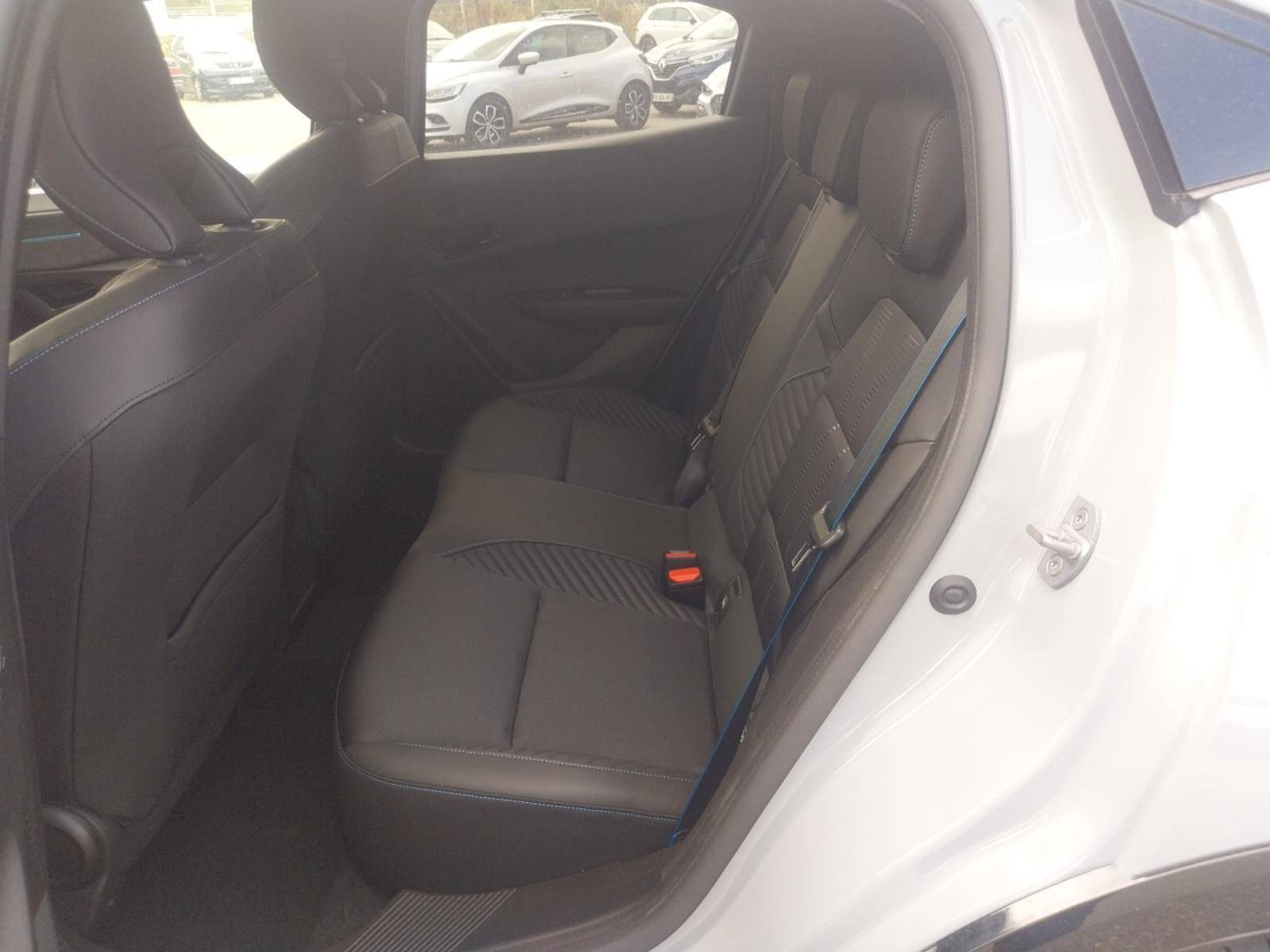 Vente en ligne Renault Clio 6 Clio E-Tech full hybrid 160 ch au prix de 28 990 €