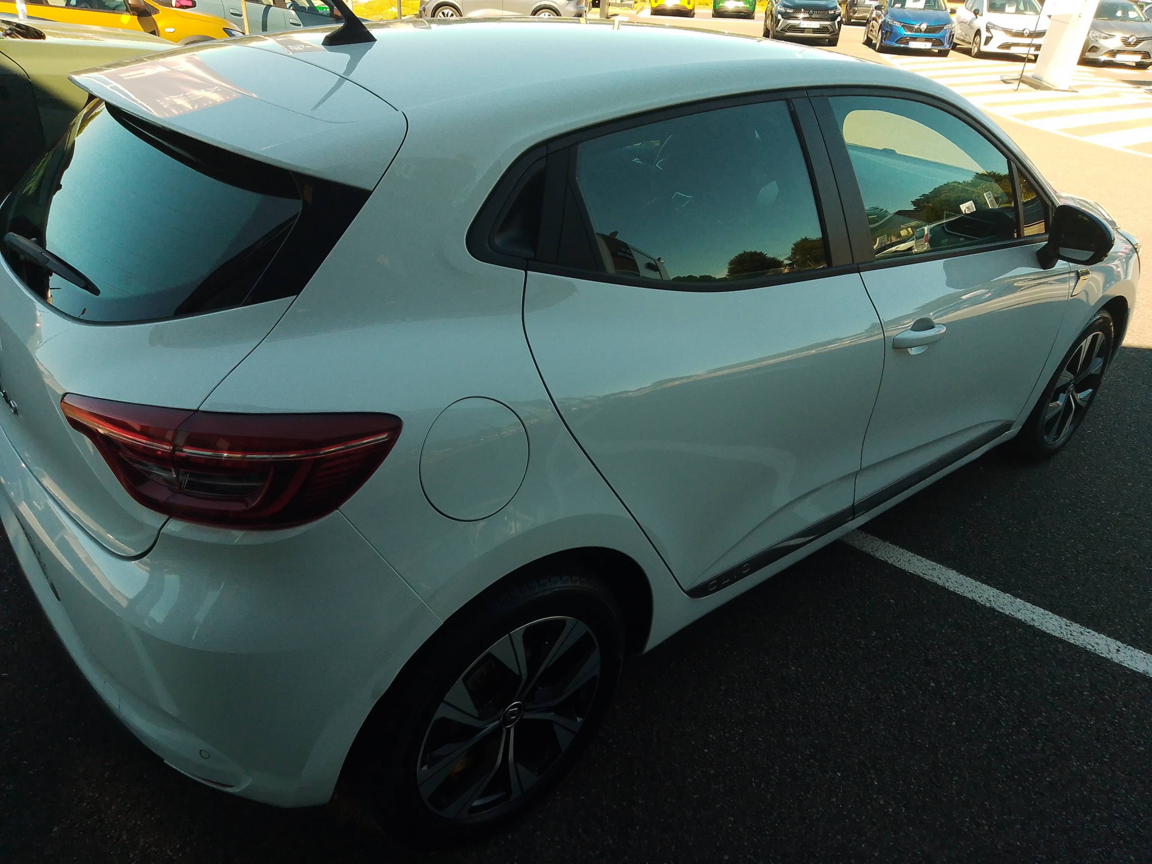 Vente en ligne Renault Clio 5 Clio TCe 90 - 21N au prix de 12 990 €