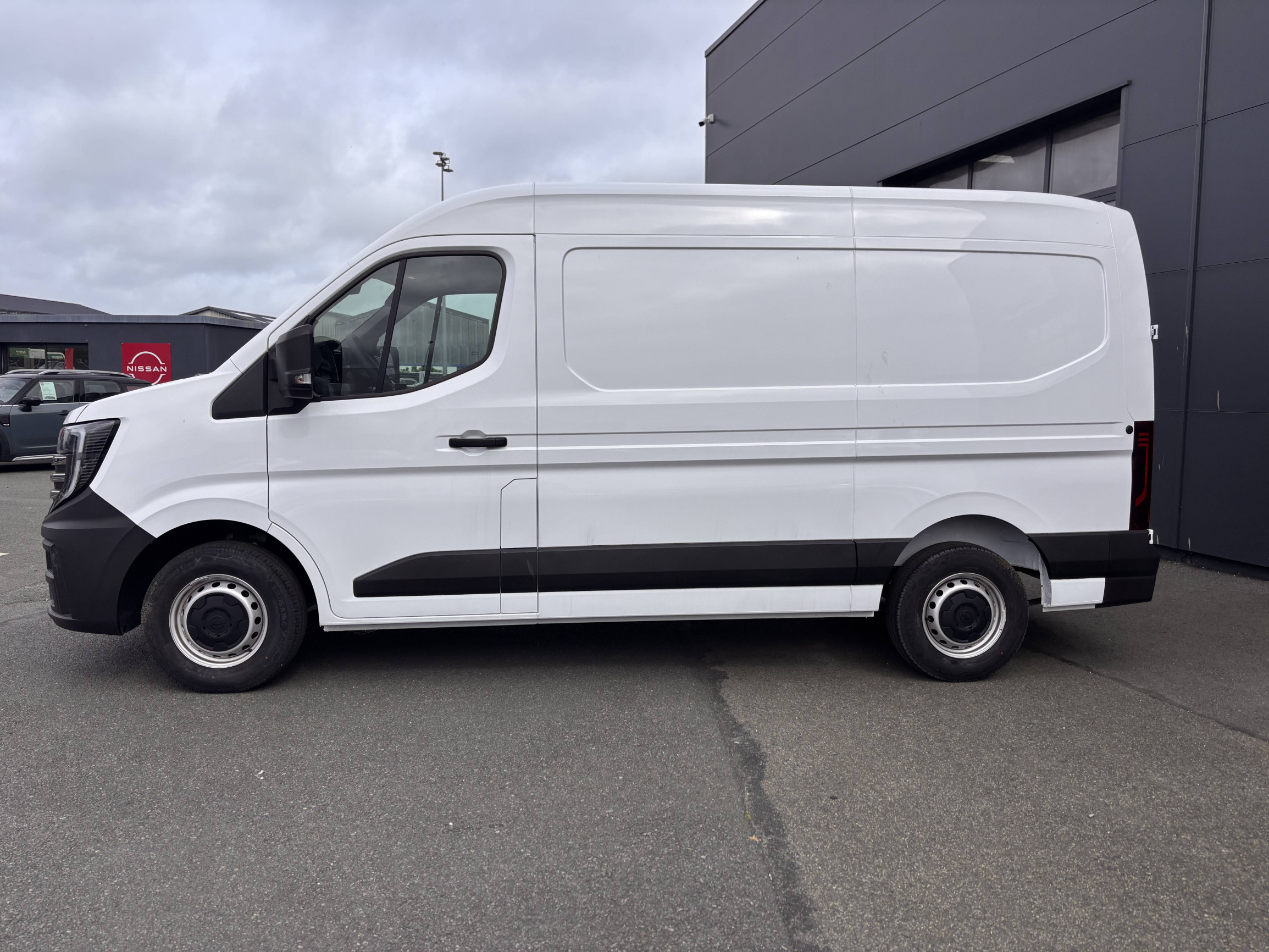 Vente en ligne Nissan Interstar  3T3 L2H2 2.0 DCI 130 au prix de 46 740 €