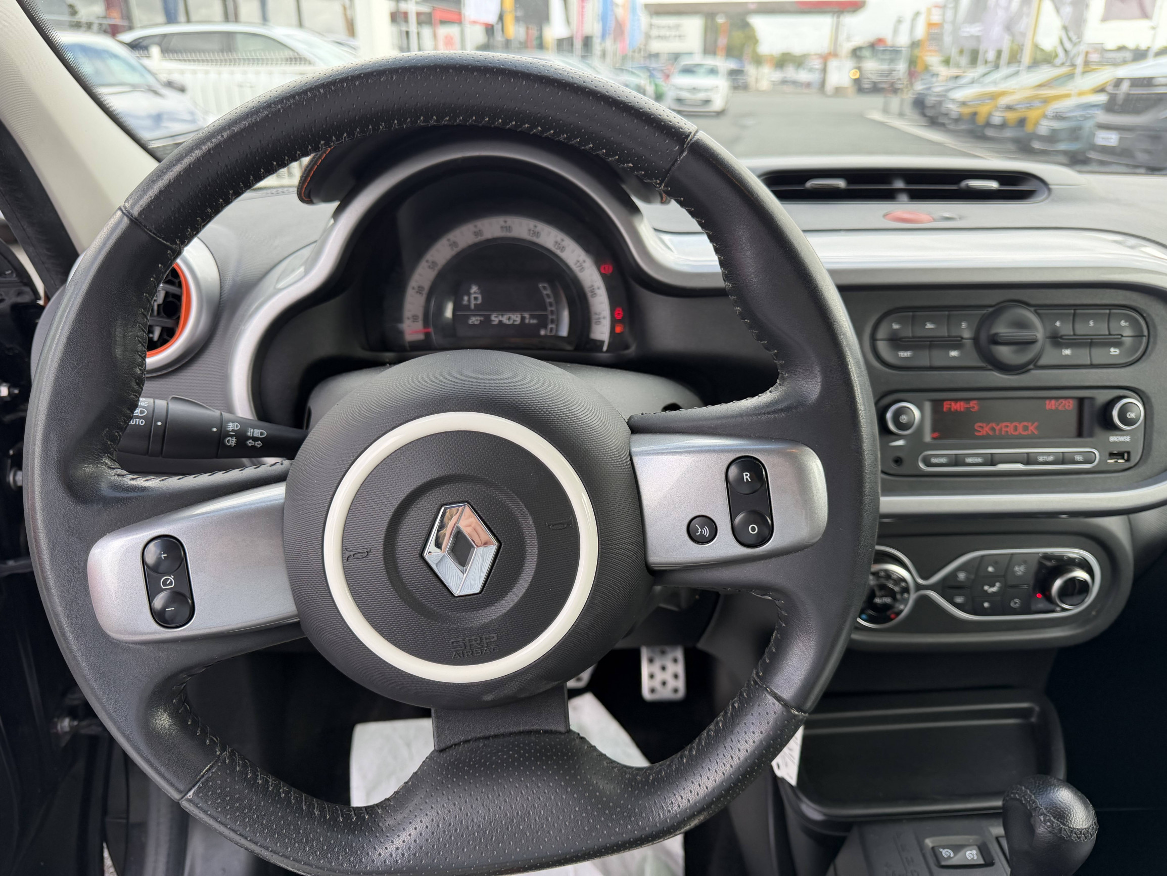 Vente en ligne Renault Twingo 3  0.9 TCe 110 E6C au prix de 13 990 €