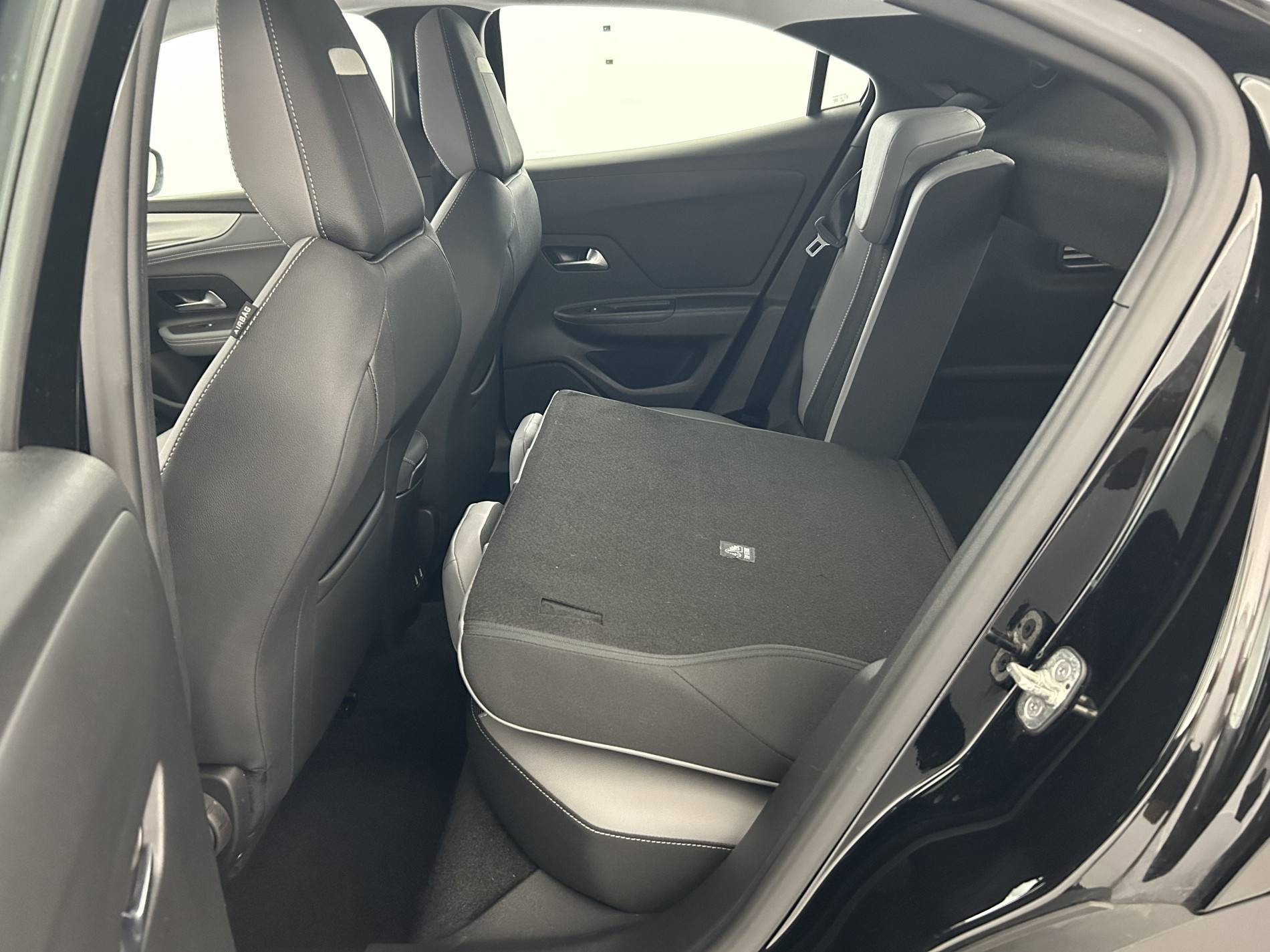 Vente en ligne Opel Mokka-e  136 ch & Batterie 50 kWh au prix de 15 490 €