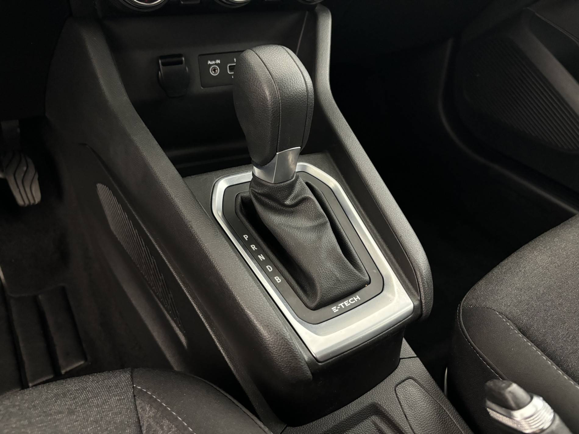 Vente en ligne Renault Clio 5 Clio E-Tech 140 - 21N au prix de 15 780 €