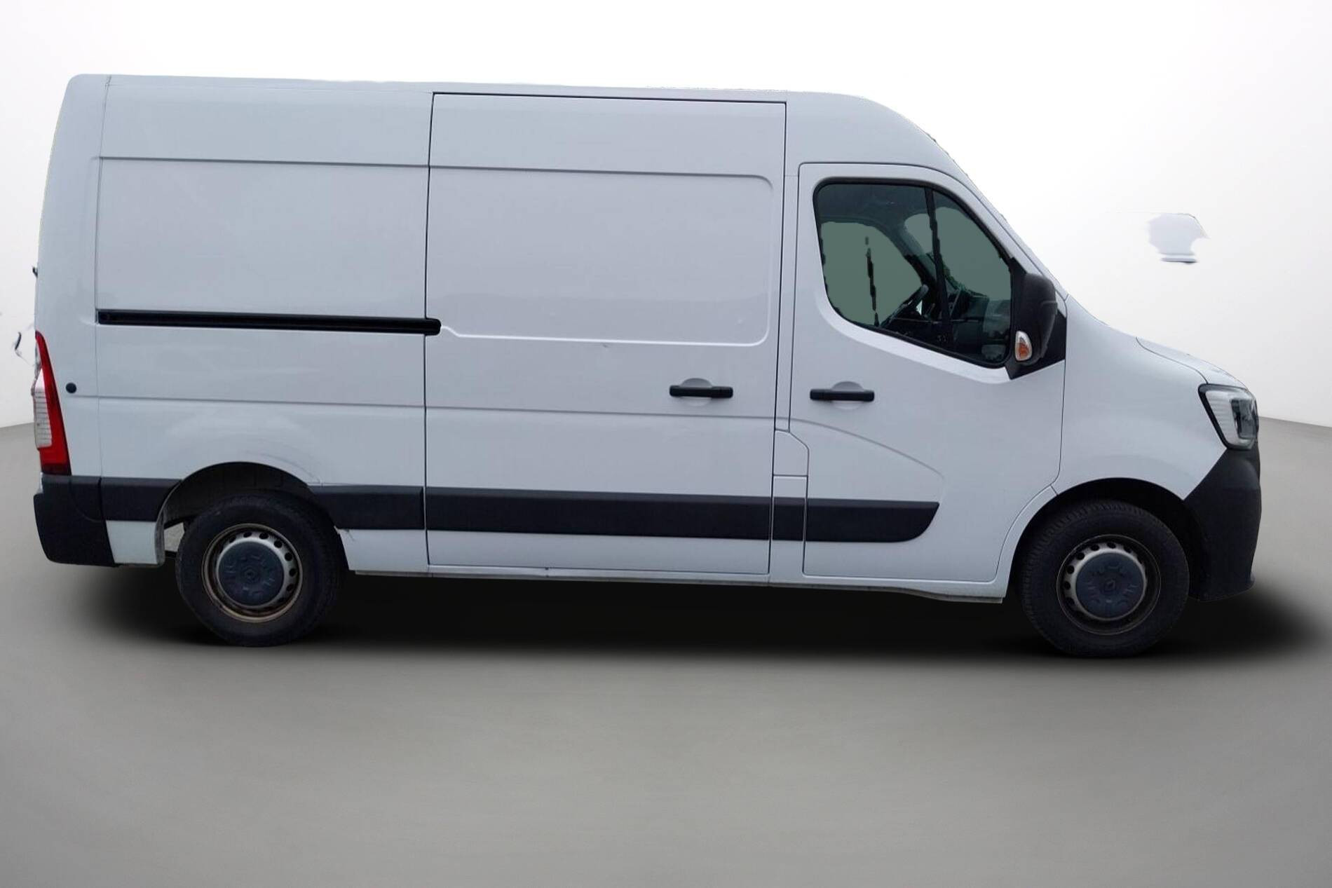 Vente en ligne Renault Master Fourgon MASTER FGN TRAC F3500 L2H2 BLUE DCI 135 au prix de 23 990 €