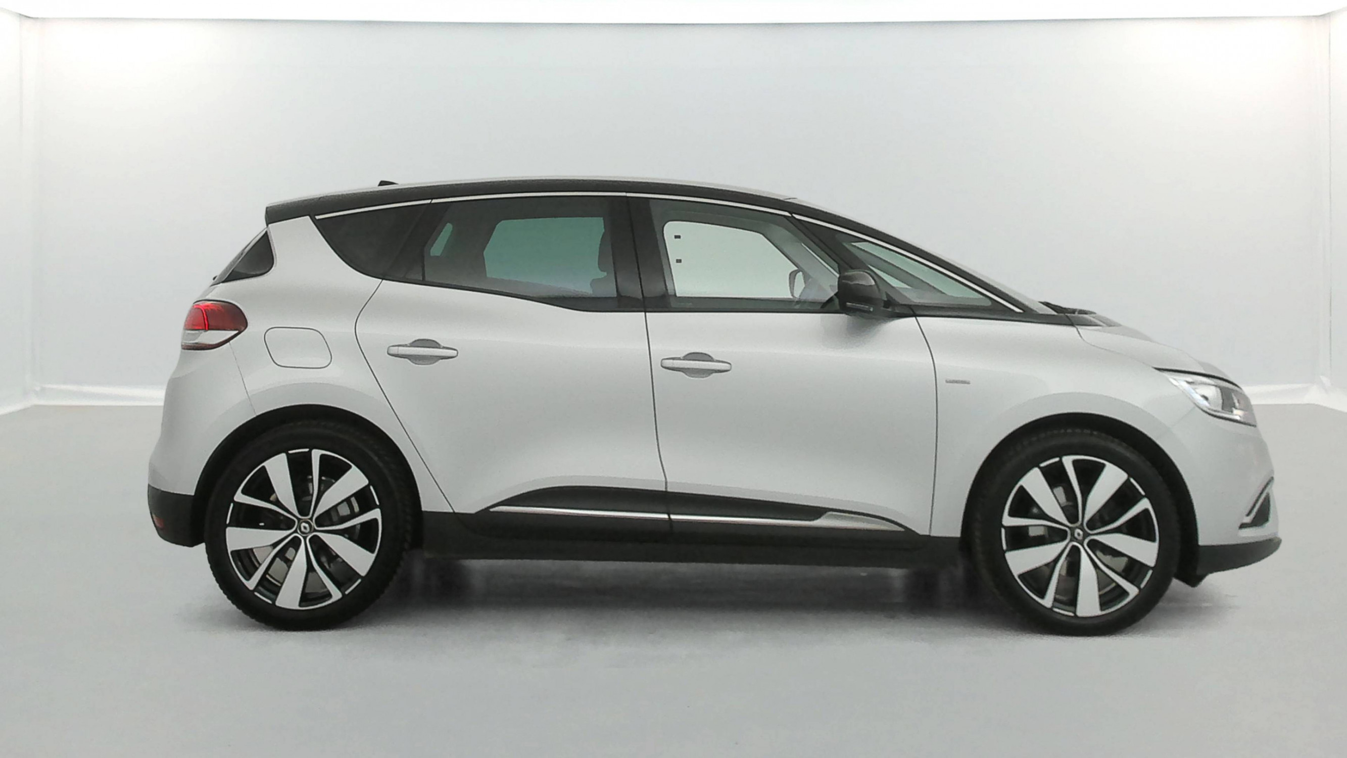 Vente en ligne Renault Scenic 4 Scenic TCe 115 FAP au prix de 13 390 €