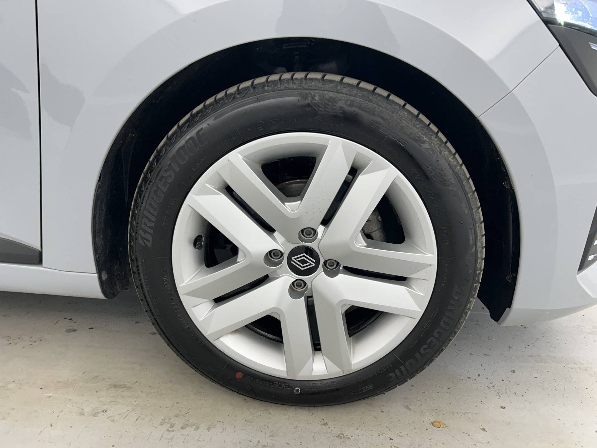 Vente en ligne Renault Clio 5 Clio TCe 90 au prix de 15 990 €