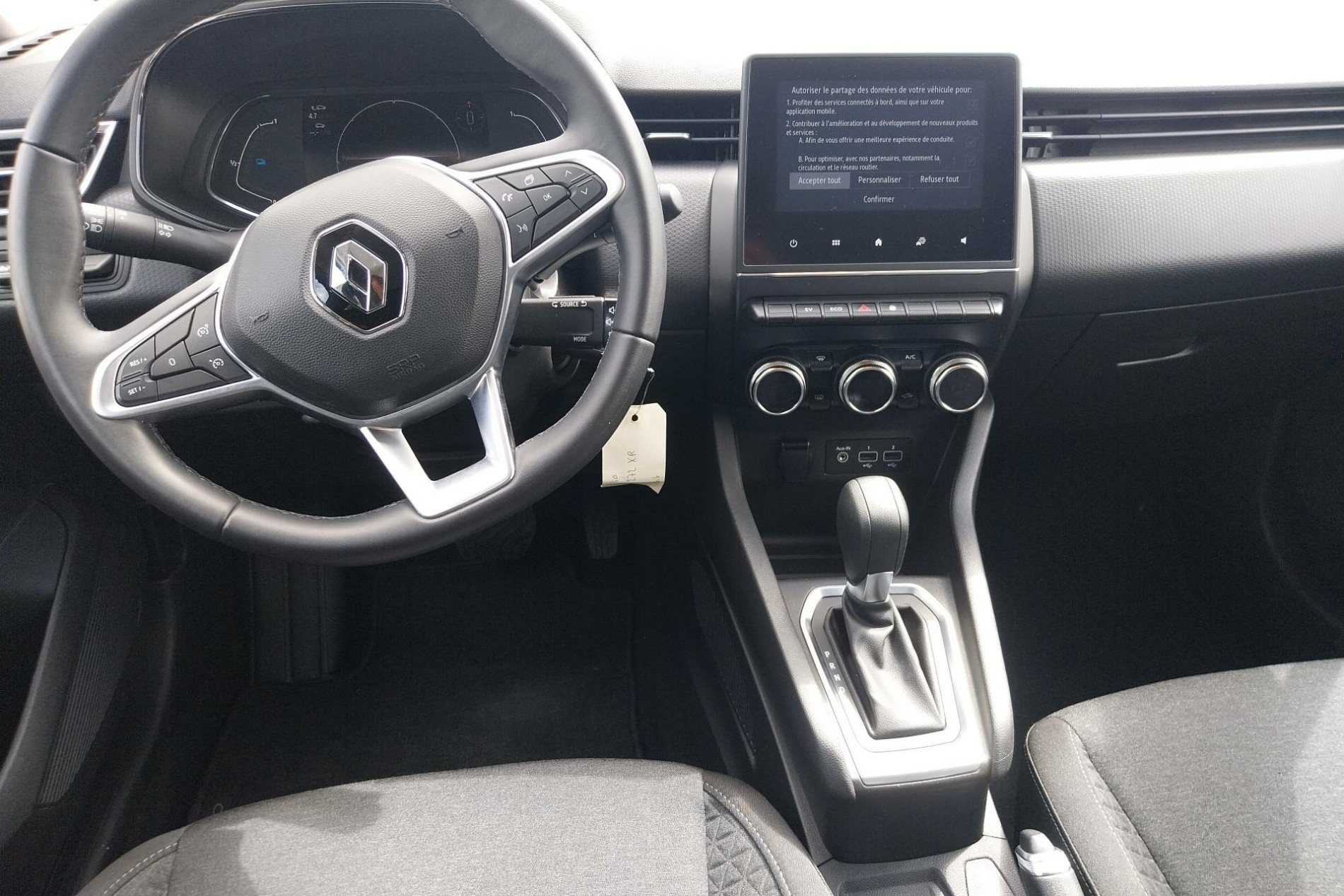 Vente en ligne Renault Clio 5 Clio E-Tech 140 - 21N au prix de 15 990 €