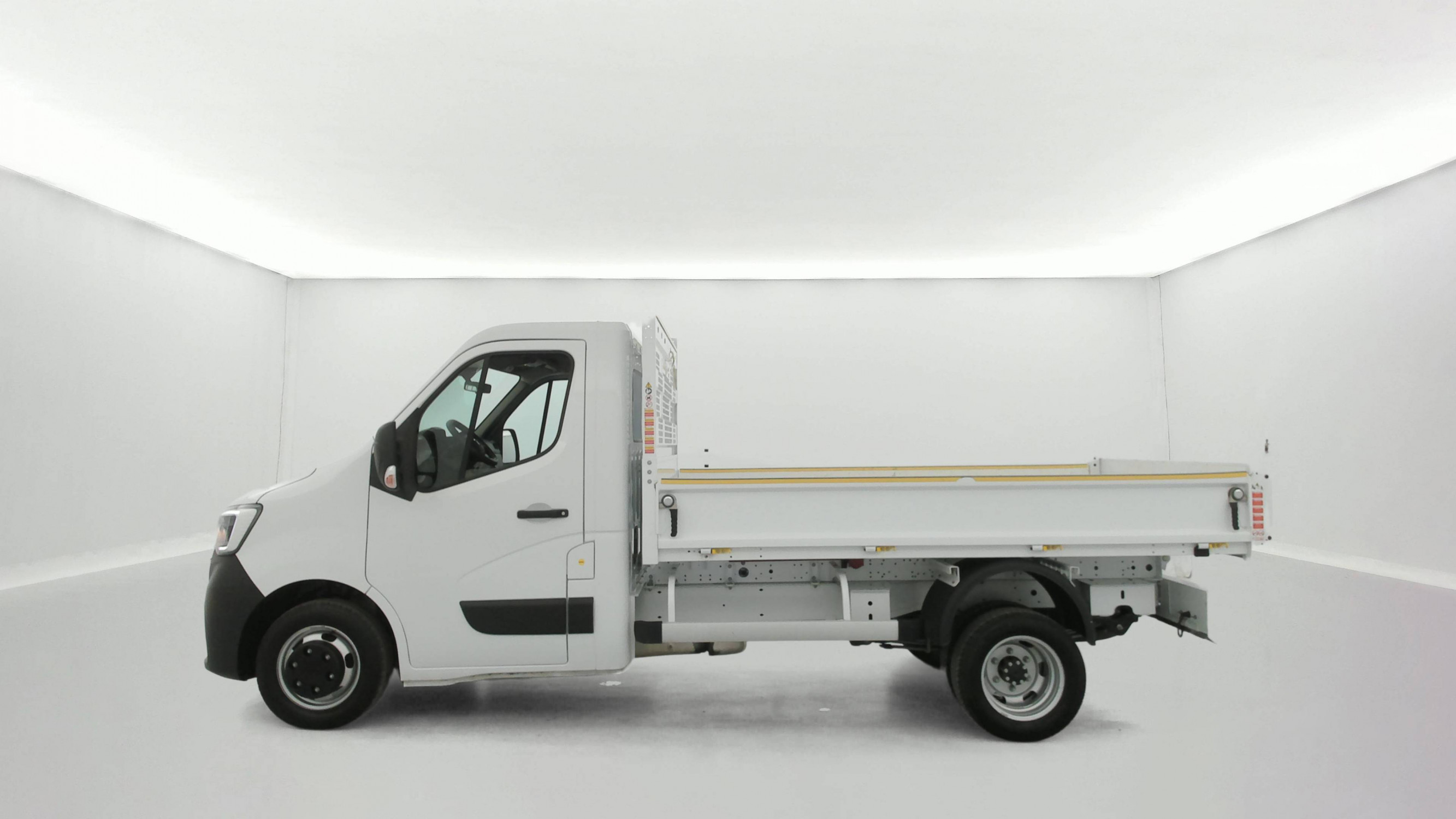 Vente en ligne Renault Master 3 Châssis Cabine MASTER CC PROP RJ3500 L2 PAFC BLUE DCI 130 EURO VI au prix de 33 000 €