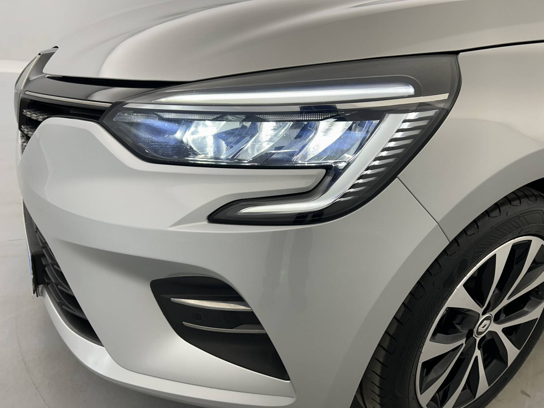 Vente en ligne Renault Clio 5 Clio E-Tech 140 - 21N au prix de 16 500 €