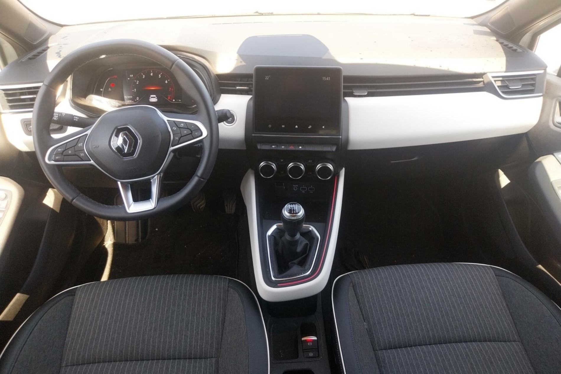 Vente en ligne Renault Clio 5 Clio TCe 90 au prix de 15 400 €