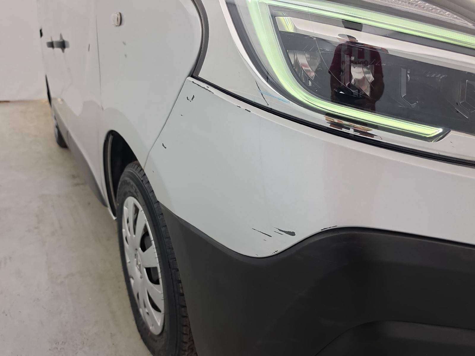 Vente en ligne Renault Trafic 3 Fourgon TRAFIC FGN L1H1 1000 KG DCI 120 au prix de 17 990 €