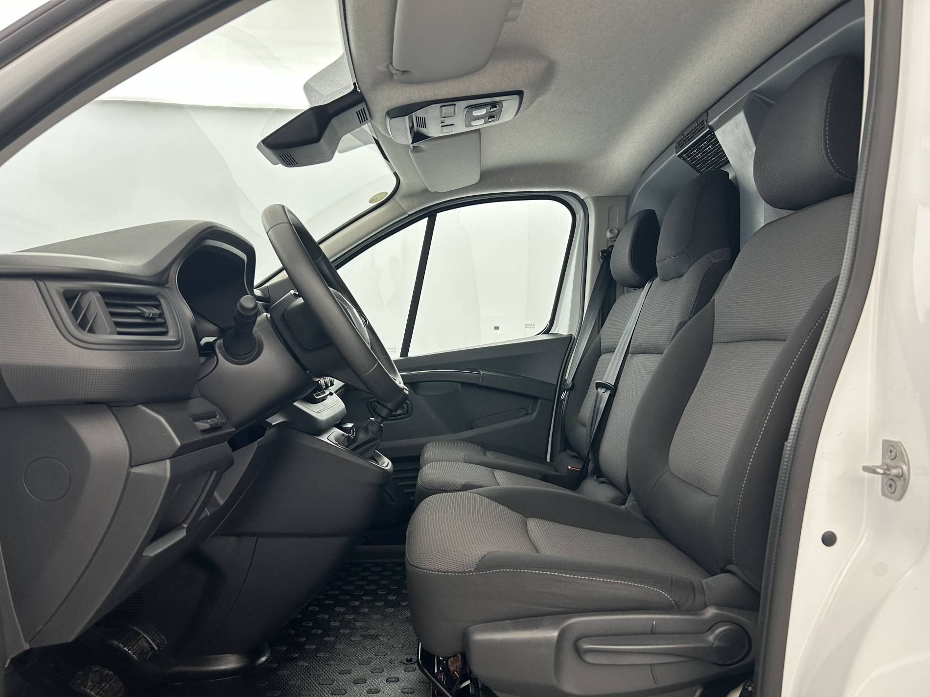 Vente en ligne Renault Trafic 3 Fourgon TRAFIC FGN L1H1 3000 KG BLUE DCI 130 au prix de 23 990 €