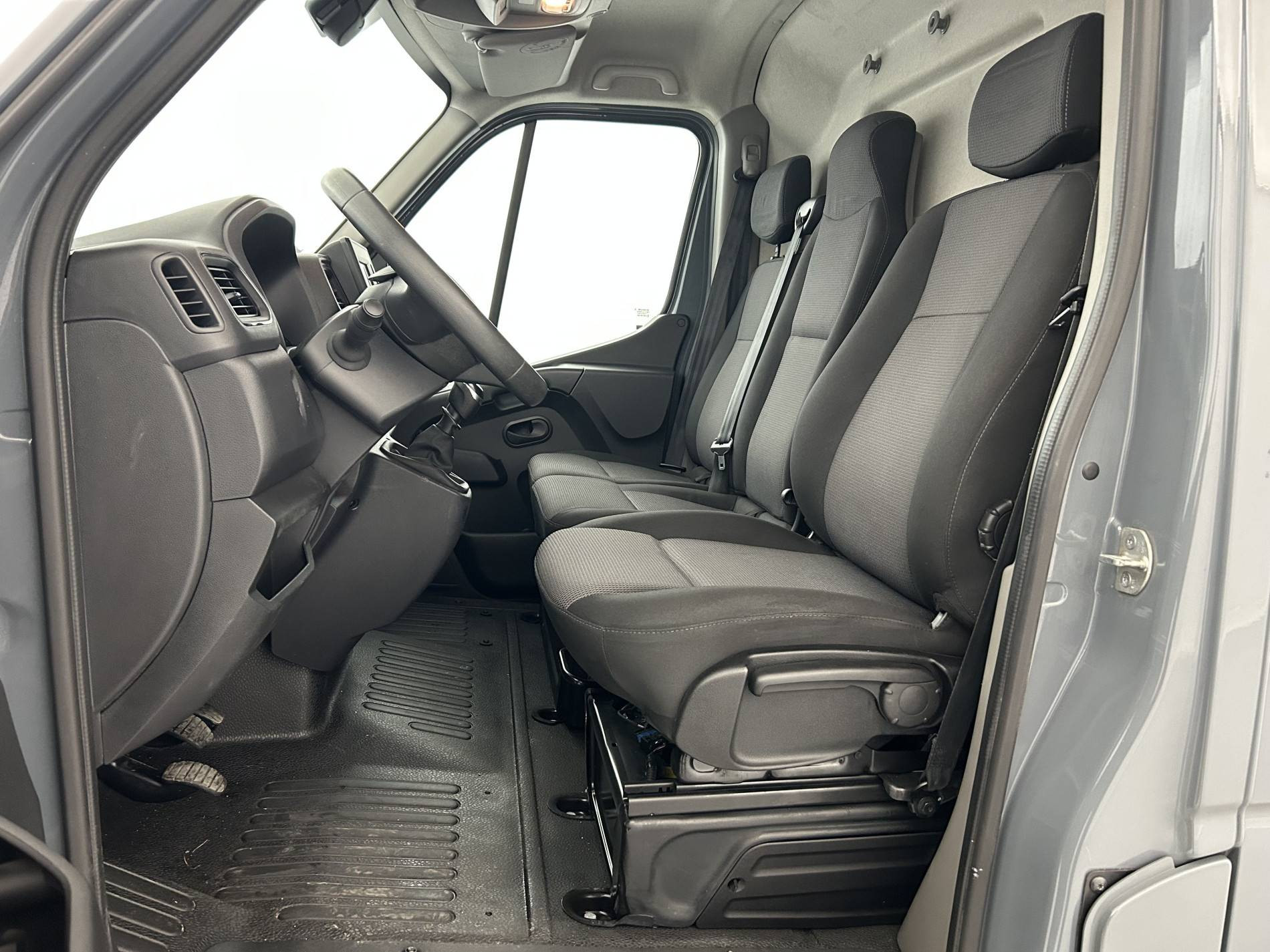 Vente en ligne Renault Master Fourgon MASTER FGN TRAC F3500 L2H2 DCI 135 au prix de 18 999 €