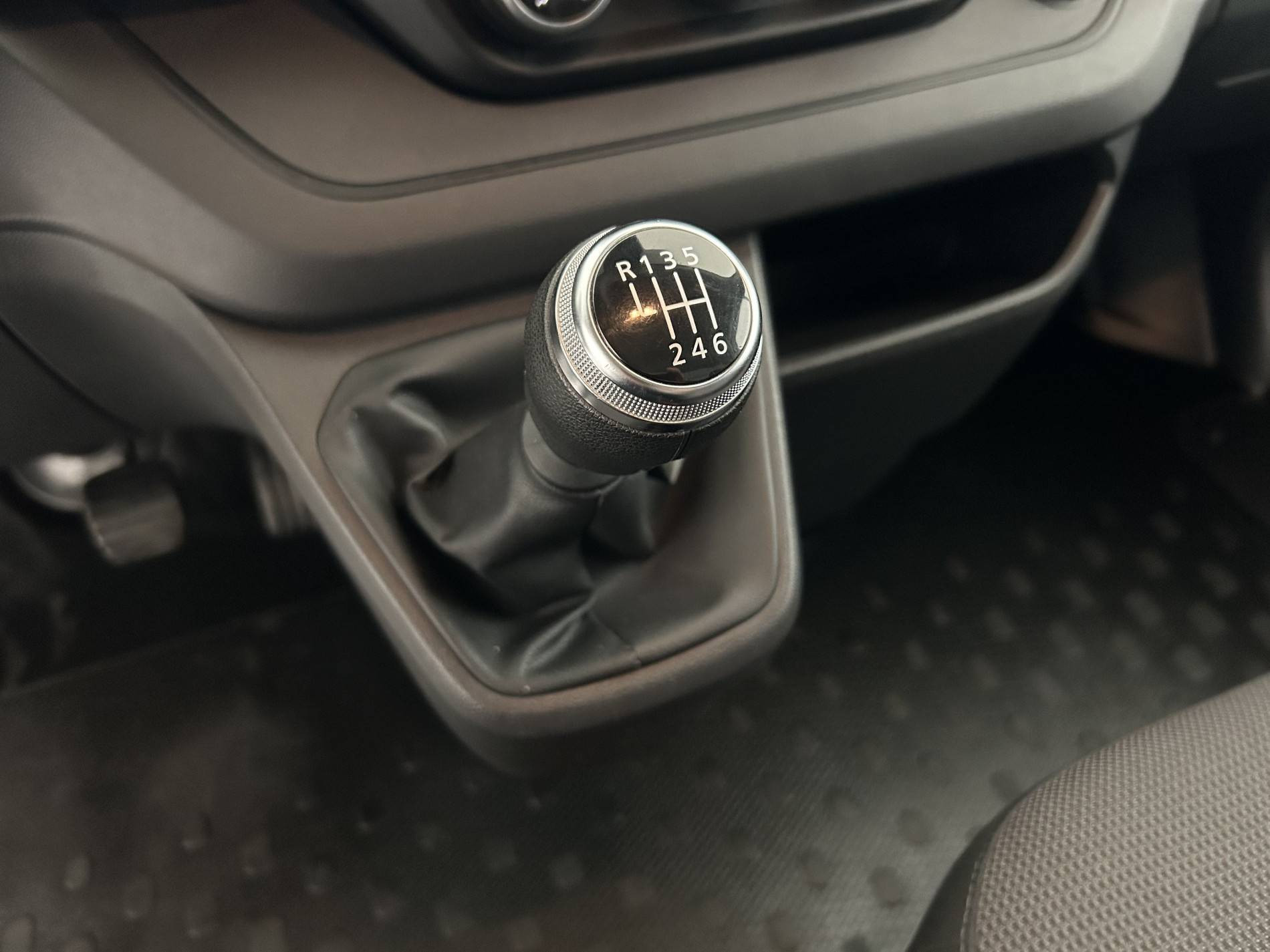 Vente en ligne Renault Trafic 3 Fourgon TRAFIC FGN L2H1 3000 KG BLUE DCI 130 au prix de 23 700 €