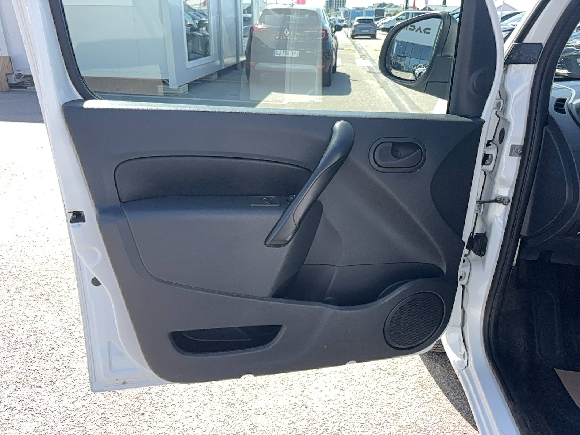 Vente en ligne Renault Kangoo Express  BLUE DCI 80 au prix de 12 290 €