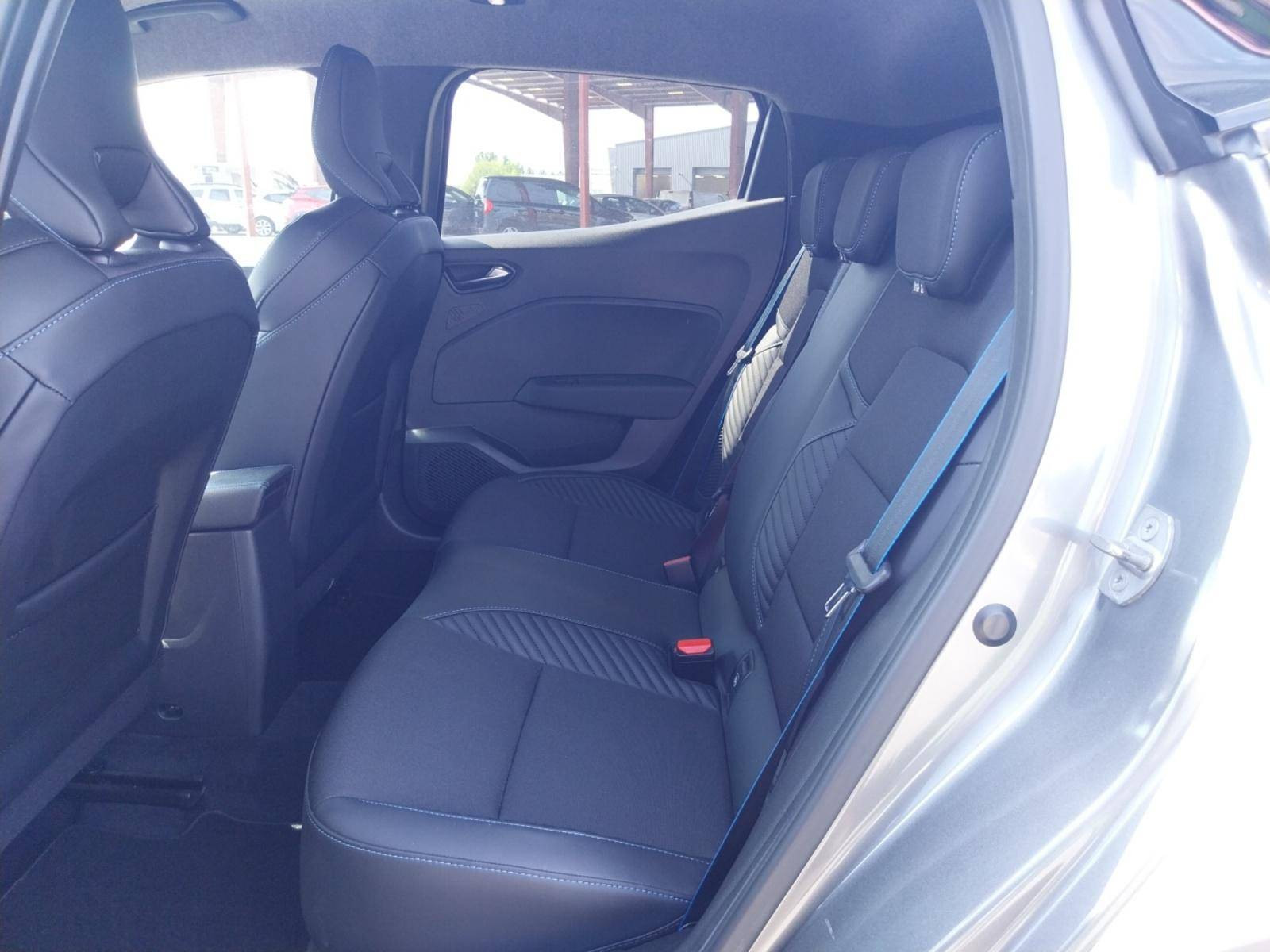 Vente en ligne Renault Clio 5 Clio E-Tech full hybrid 145 au prix de 22 000 €