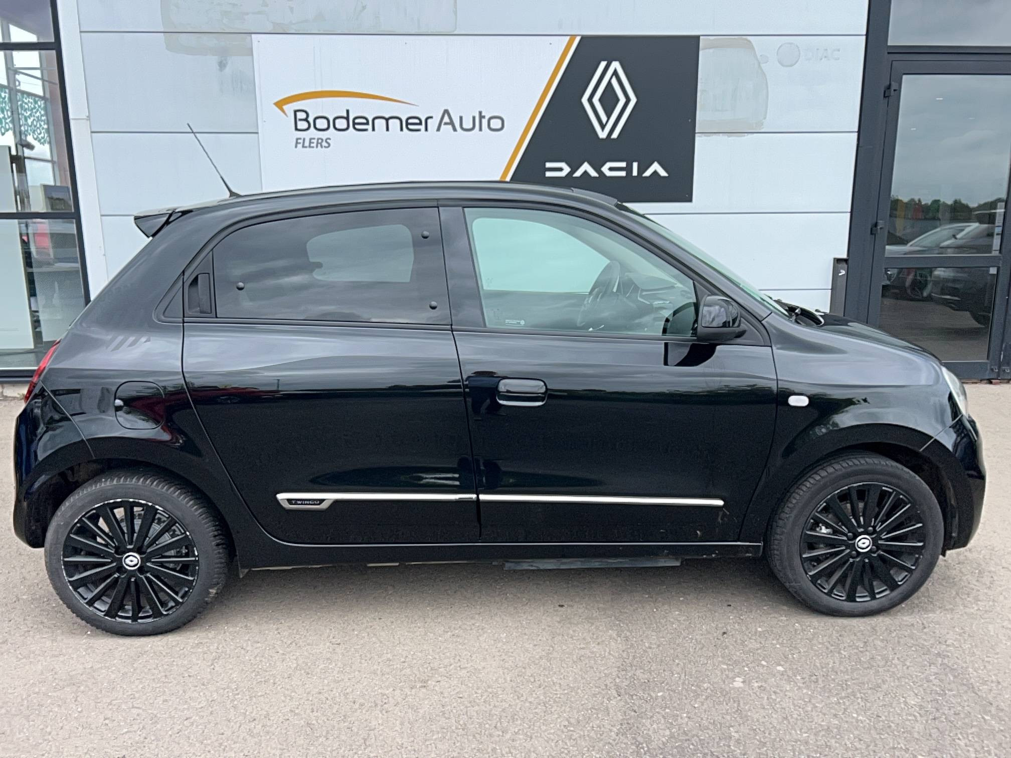 Vente en ligne Renault Twingo Electrique Twingo III E-Tech au prix de 13 890 €