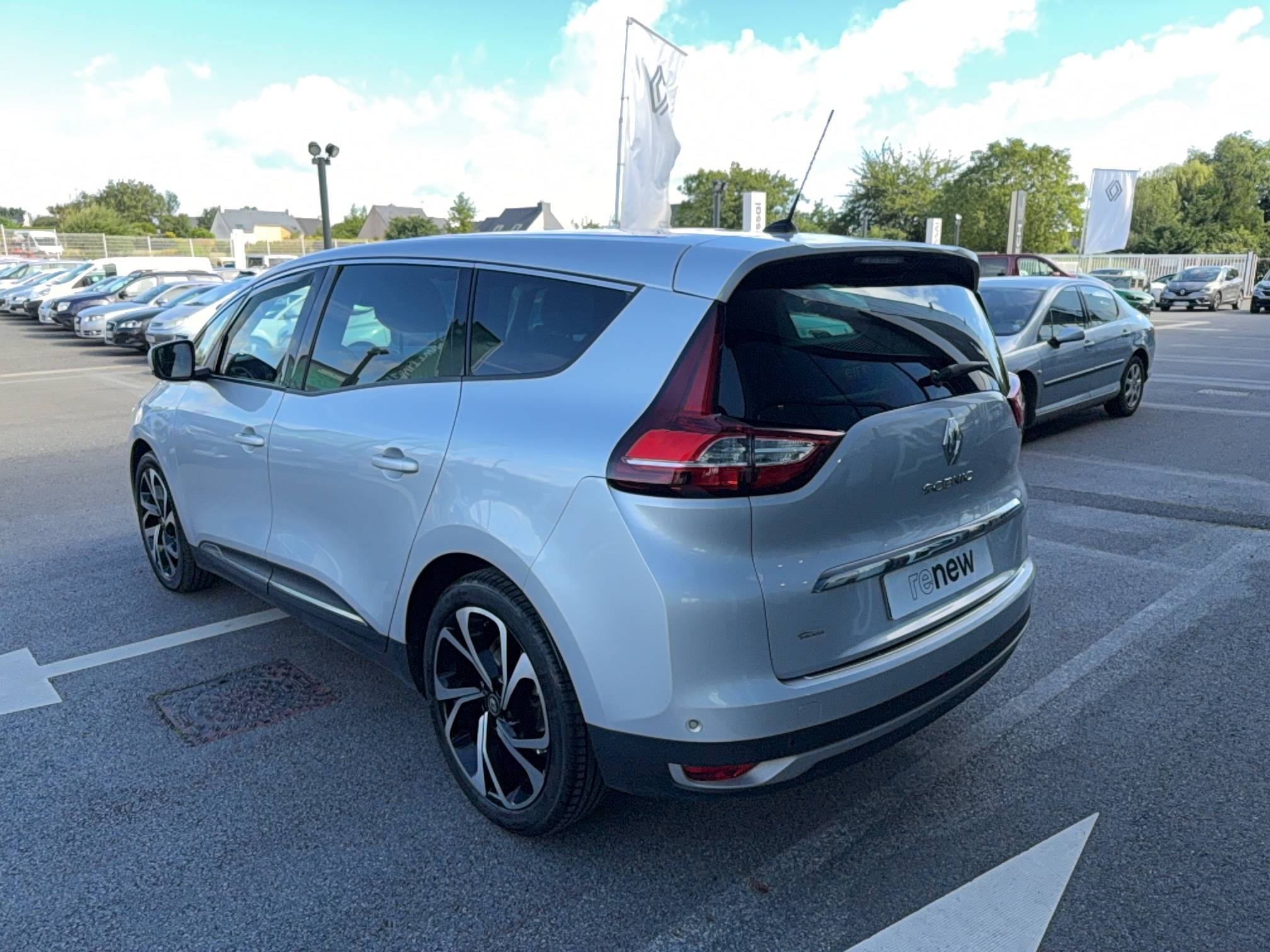 Vente en ligne Renault Grand Scenic 4 Grand Scenic Blue dCi 120 EDC au prix de 14 490 €