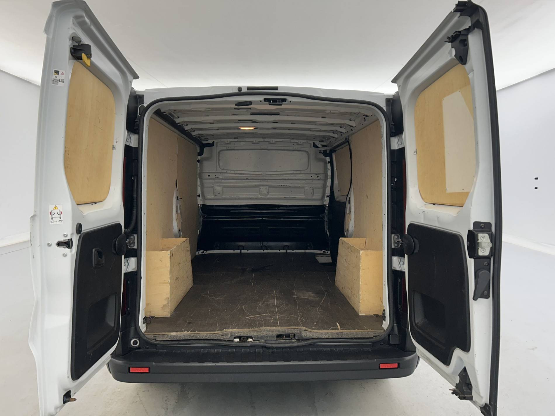 Vente en ligne Renault Trafic 3 Fourgon TRAFIC FGN L2H1 3000 KG BLUE DCI 130 au prix de 23 490 €