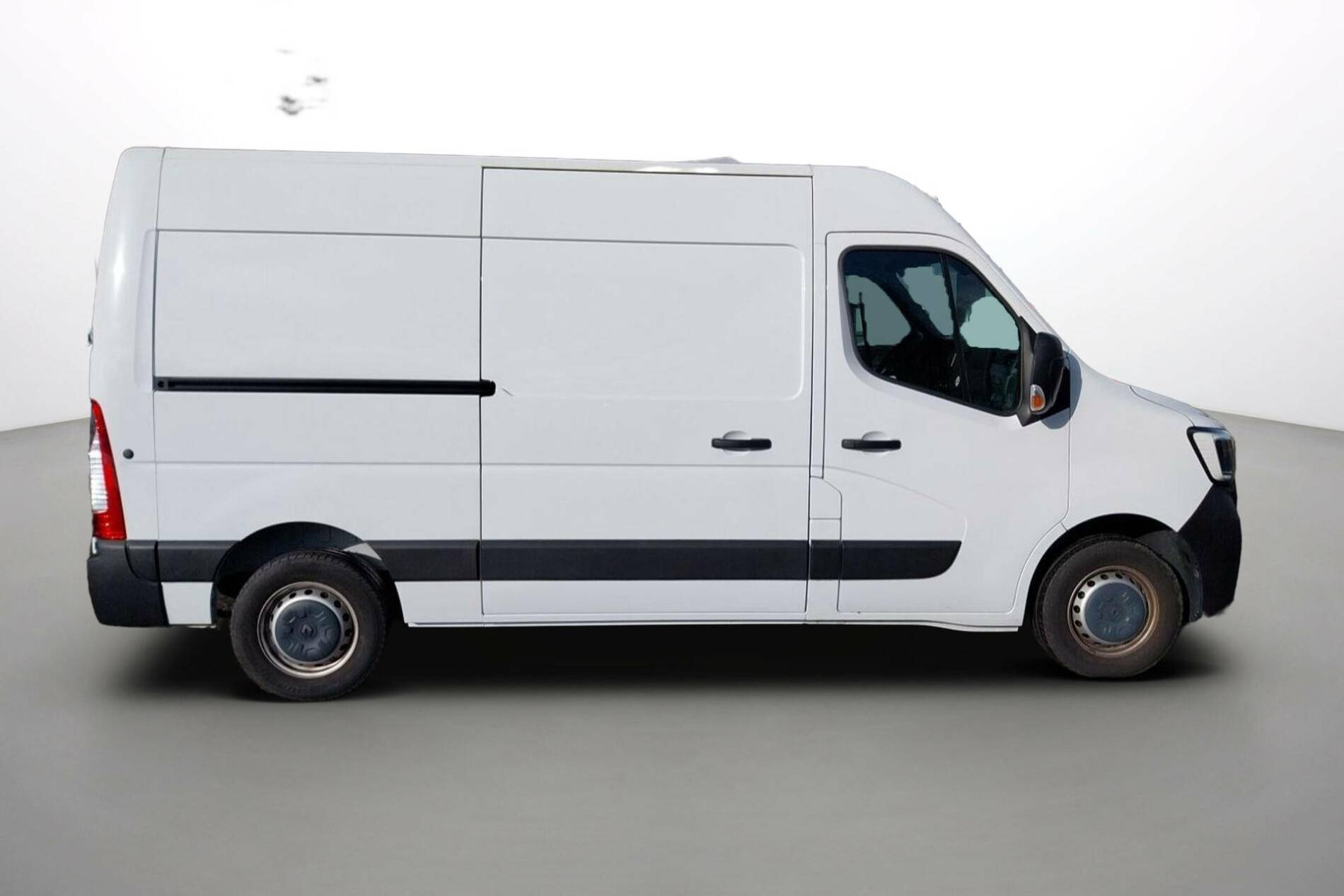 Vente en ligne Renault Master Fourgon MASTER FGN TRAC F3500 L2H2 BLUE DCI 135 au prix de 24 590 €
