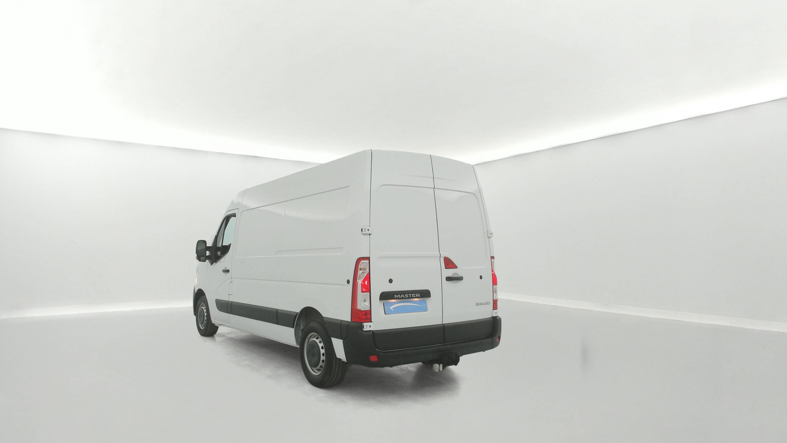 Vente en ligne Renault Master Fourgon MASTER FGN TRAC F3500 L2H2 BLUE DCI 135 au prix de 26 990 €