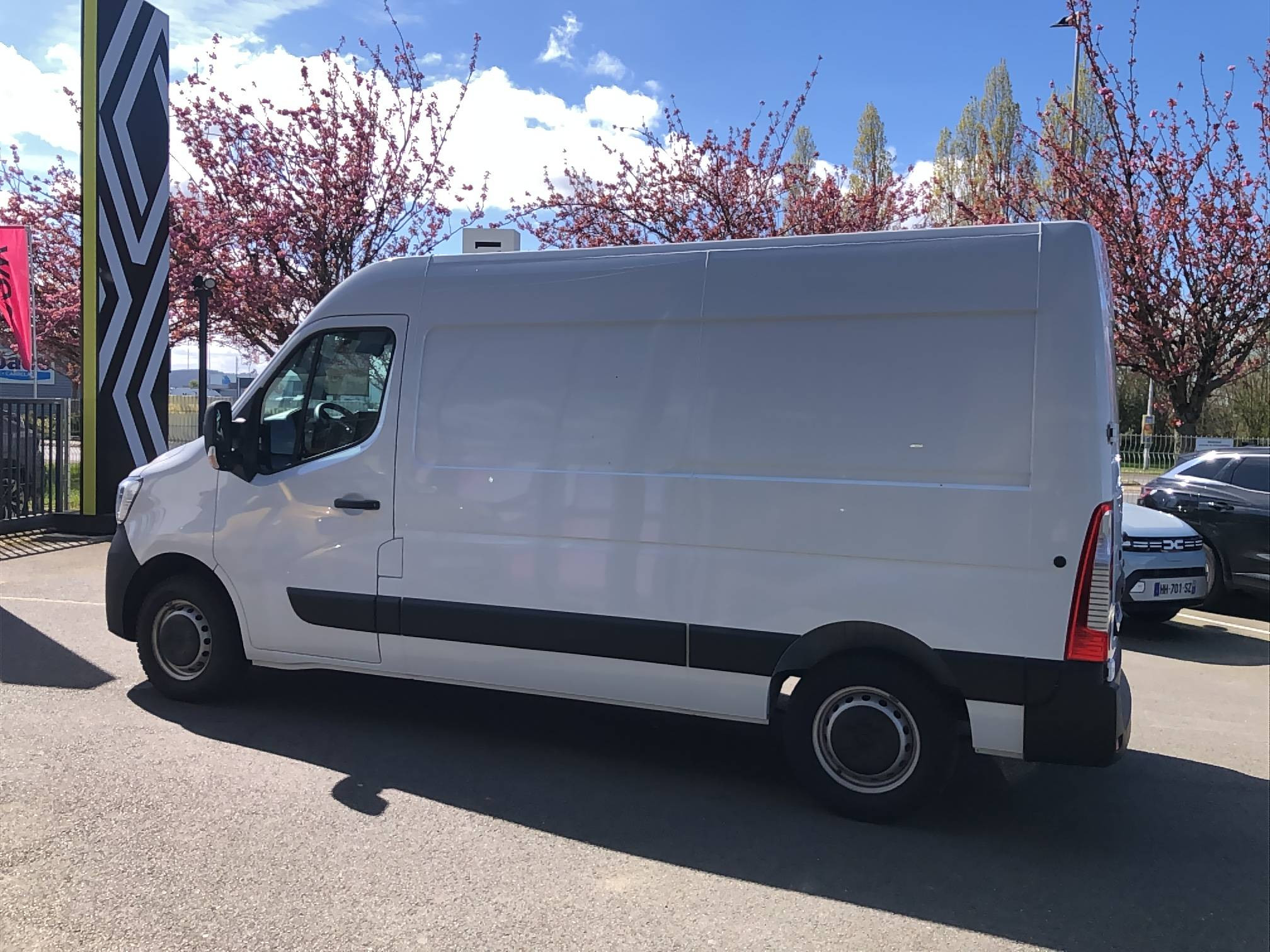 Vente en ligne Renault Master Fourgon MASTER FGN TRAC F3500 L2H2 BLUE DCI 135 au prix de 26 990 €