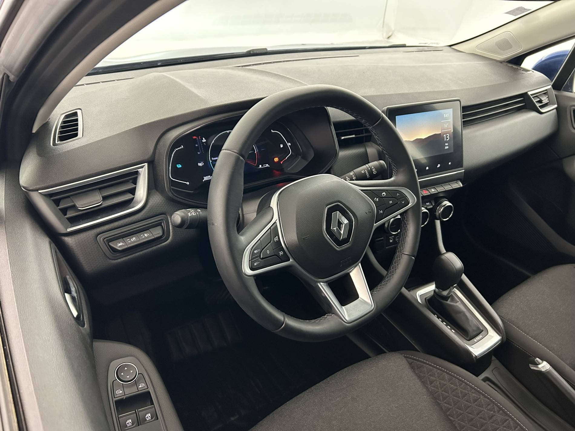 Vente en ligne Renault Clio 5 Clio E-Tech 140 - 21N au prix de 16 350 €