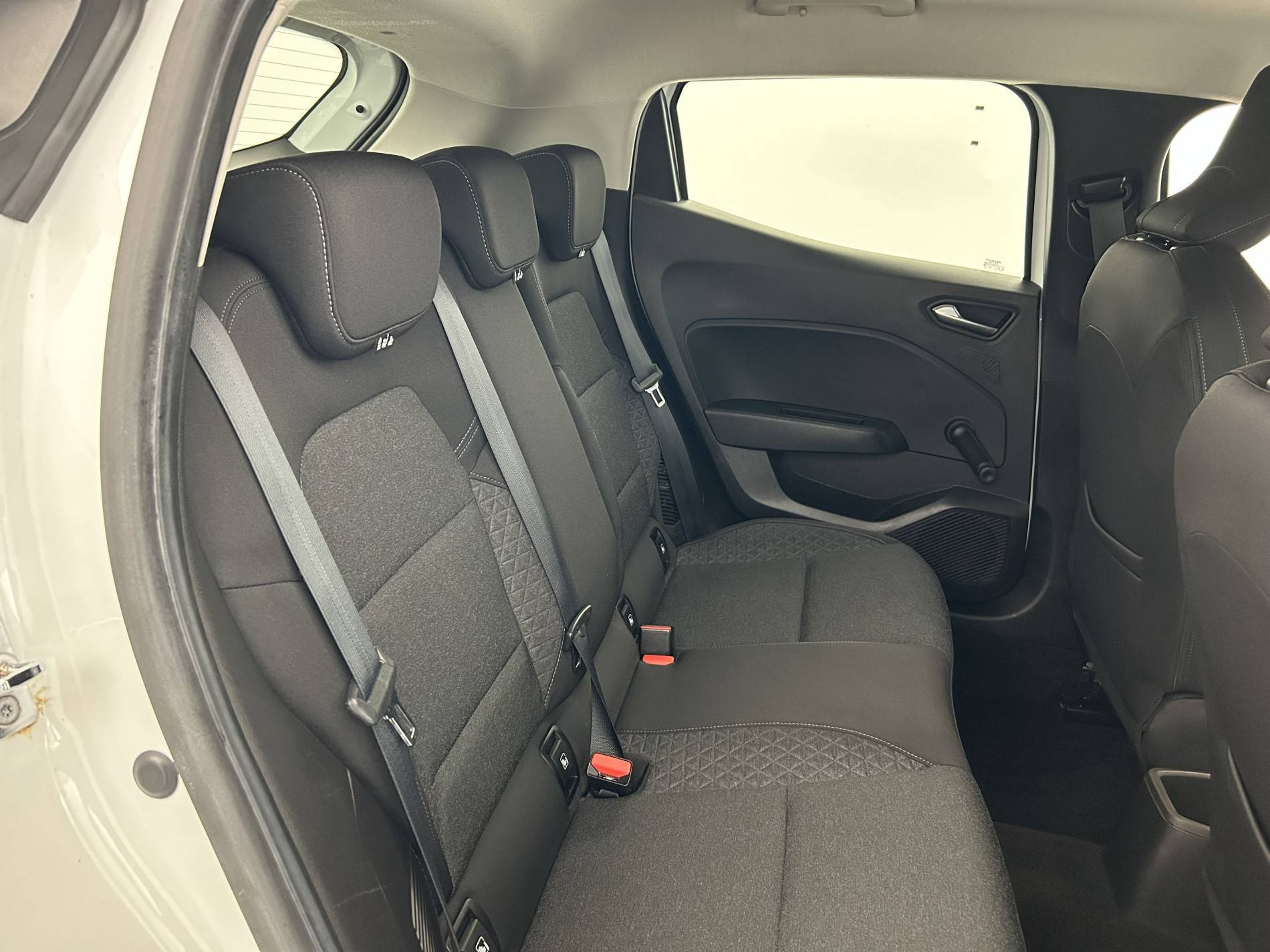 Vente en ligne Renault Clio 5 Clio E-Tech 140 au prix de 13 990 €