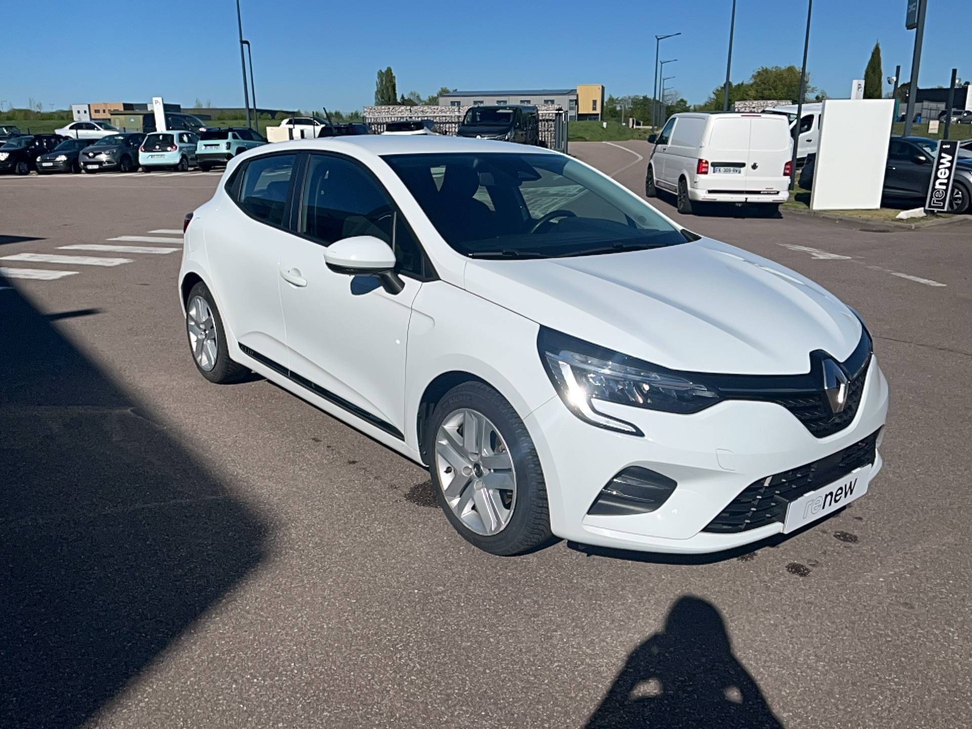 Vente en ligne Renault Clio 5 Clio E-Tech 140 - 21N au prix de 15 491 €