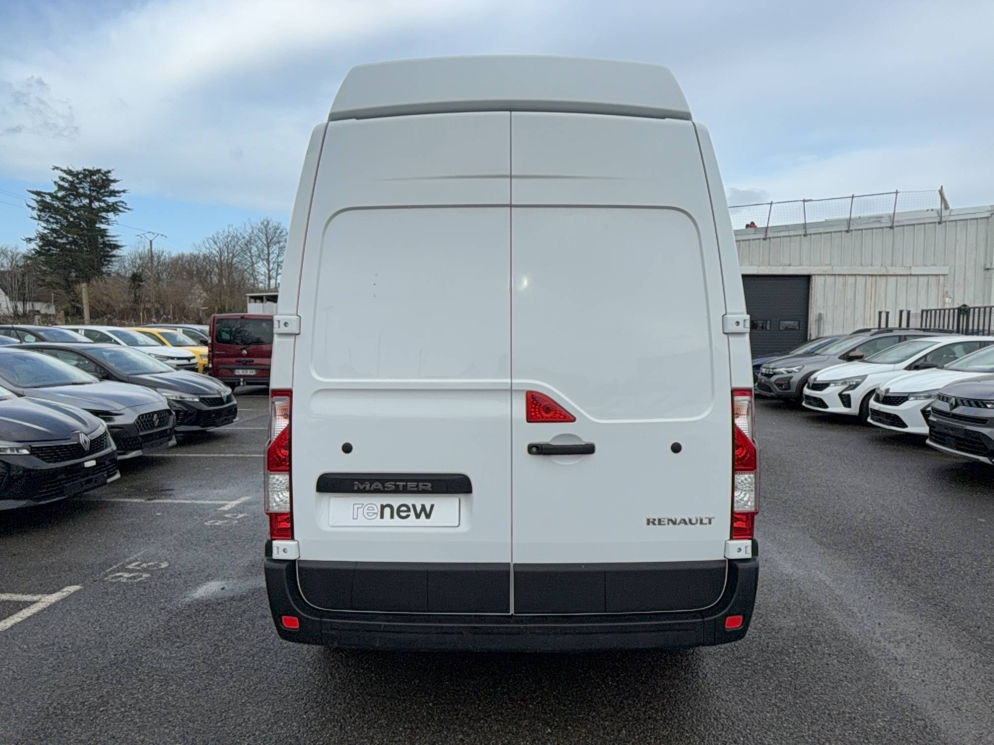 Vente en ligne Renault Master Fourgon MASTER FGN TRAC F3500 L3H3 BLUE DCI 135 au prix de 29 840 €