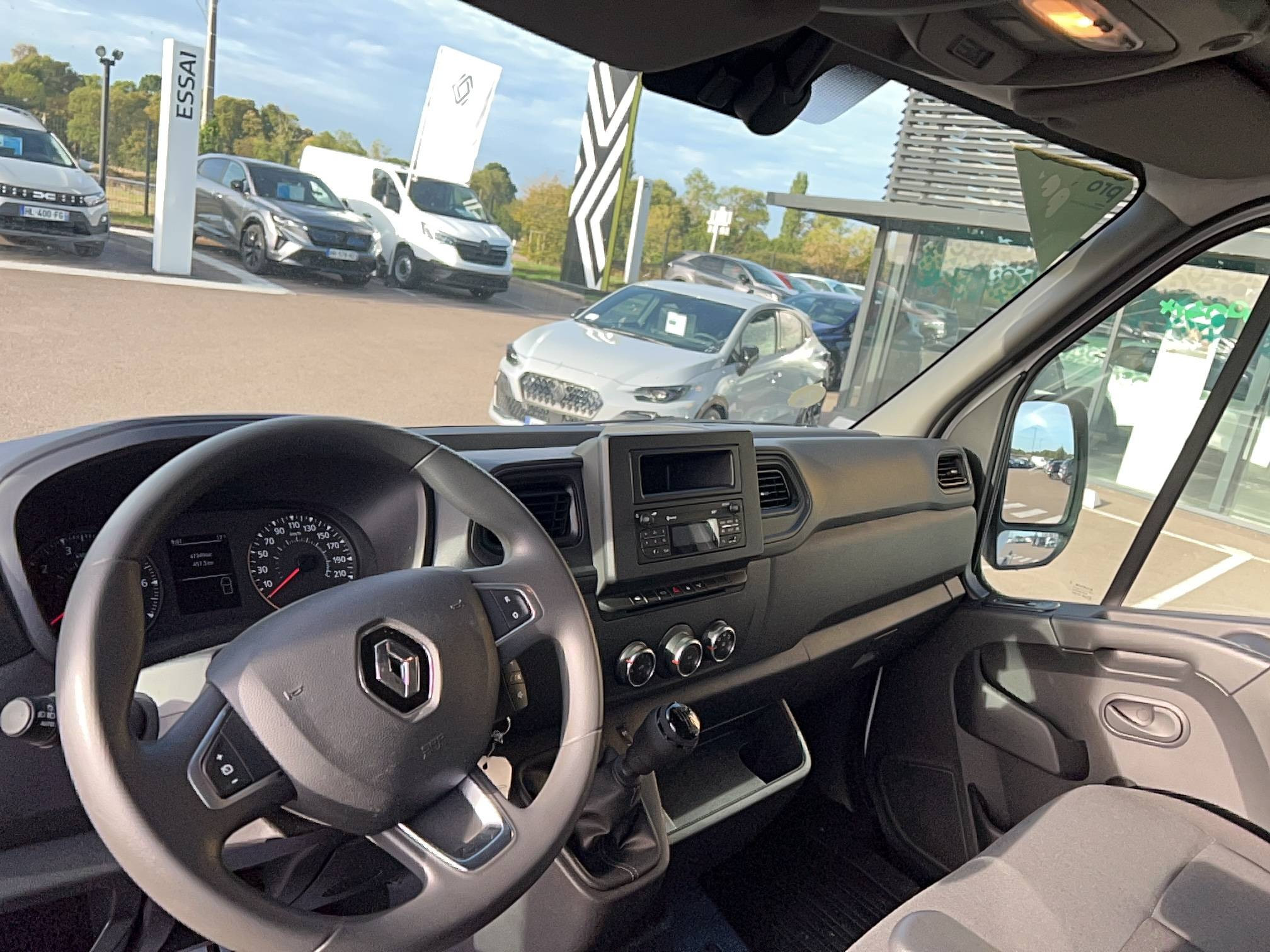 Vente en ligne Renault Master Fourgon MASTER FGN TRAC F3500 L2H2 BLUE DCI 135 au prix de 22 490 €