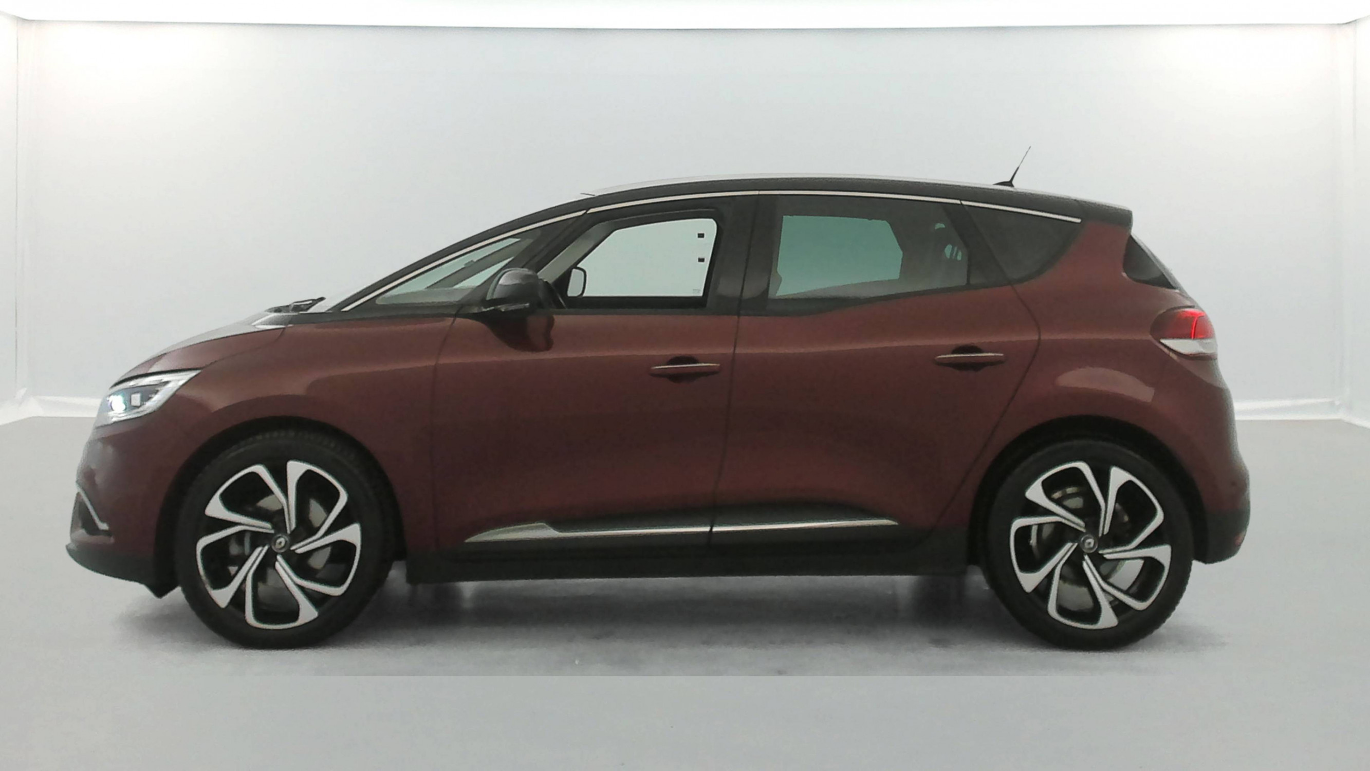 Vente en ligne Renault Scenic 4 Scenic Blue dCi 150 au prix de 13 990 €