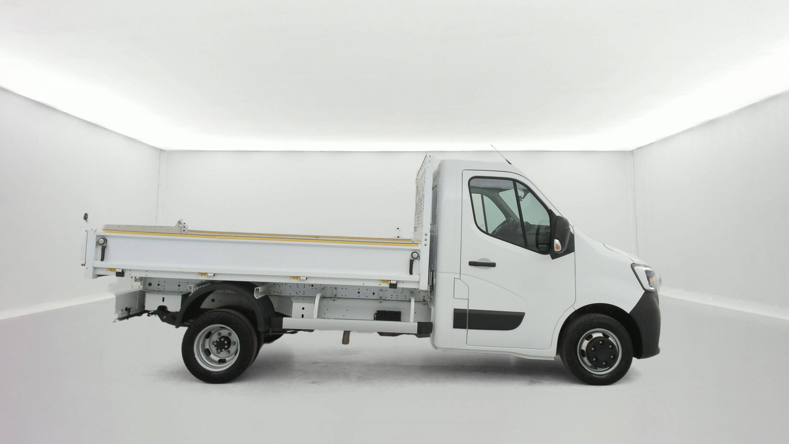 Vente en ligne Renault Master 3 Châssis Cabine MASTER CC PROP RJ3500 L2 PAFC BLUE DCI 130 EURO VI au prix de 32 880 €