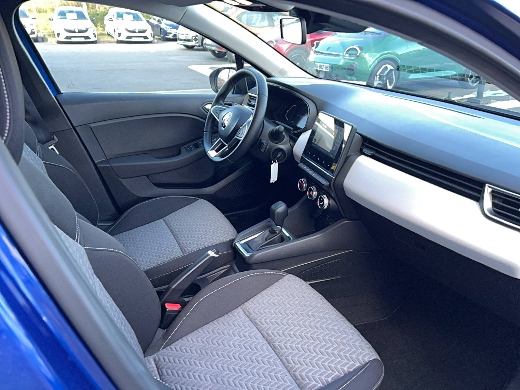 Vente en ligne Renault Clio 5 Clio E-Tech full hybrid 145 au prix de 16 990 €